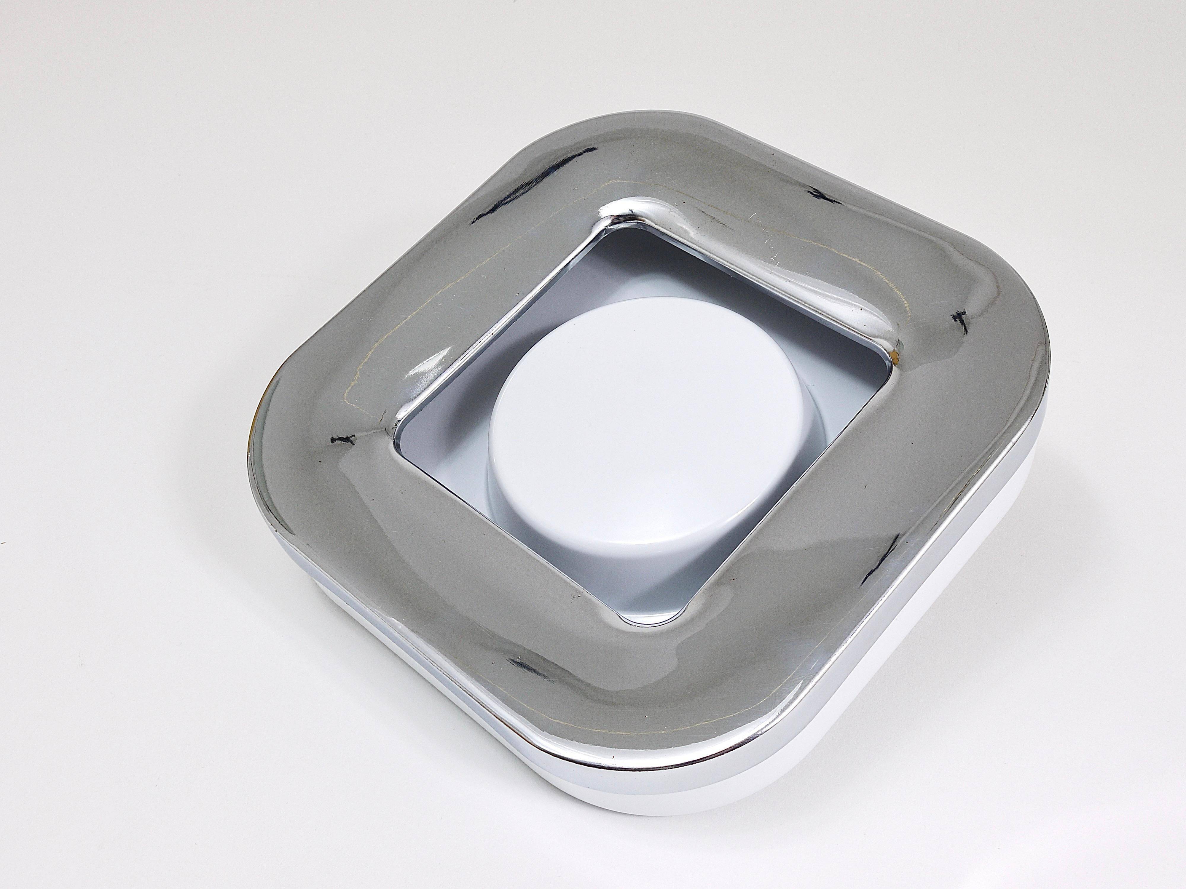 Square white ashtray Ico Parisi, chrome and melamine by Lamperti, Italy, 1970s.