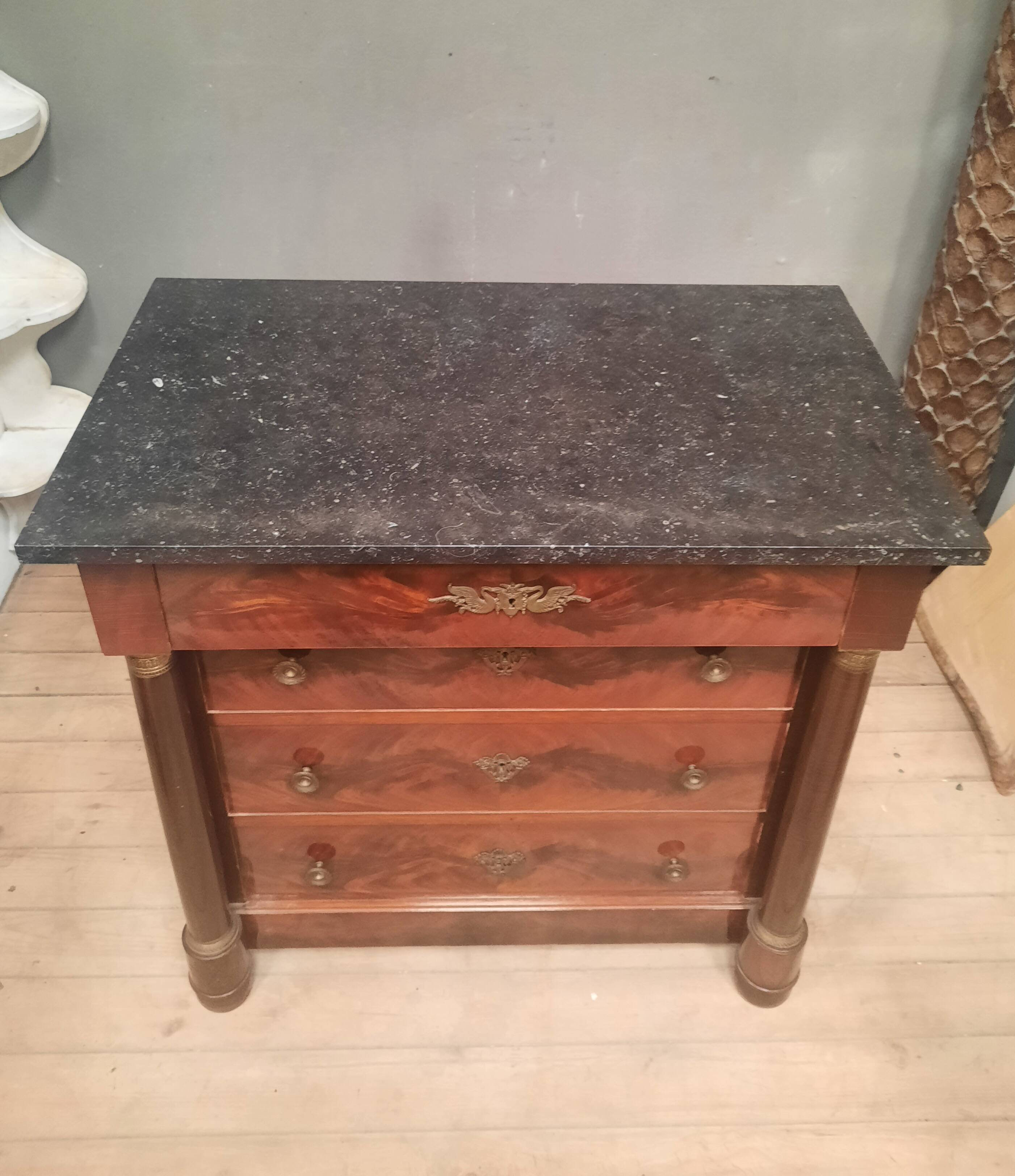 Commode en acajou style empire