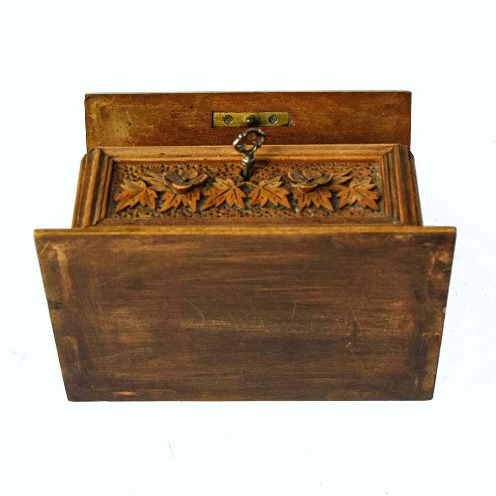 Box box carved wood flower foliage 2 birds black forest with old key