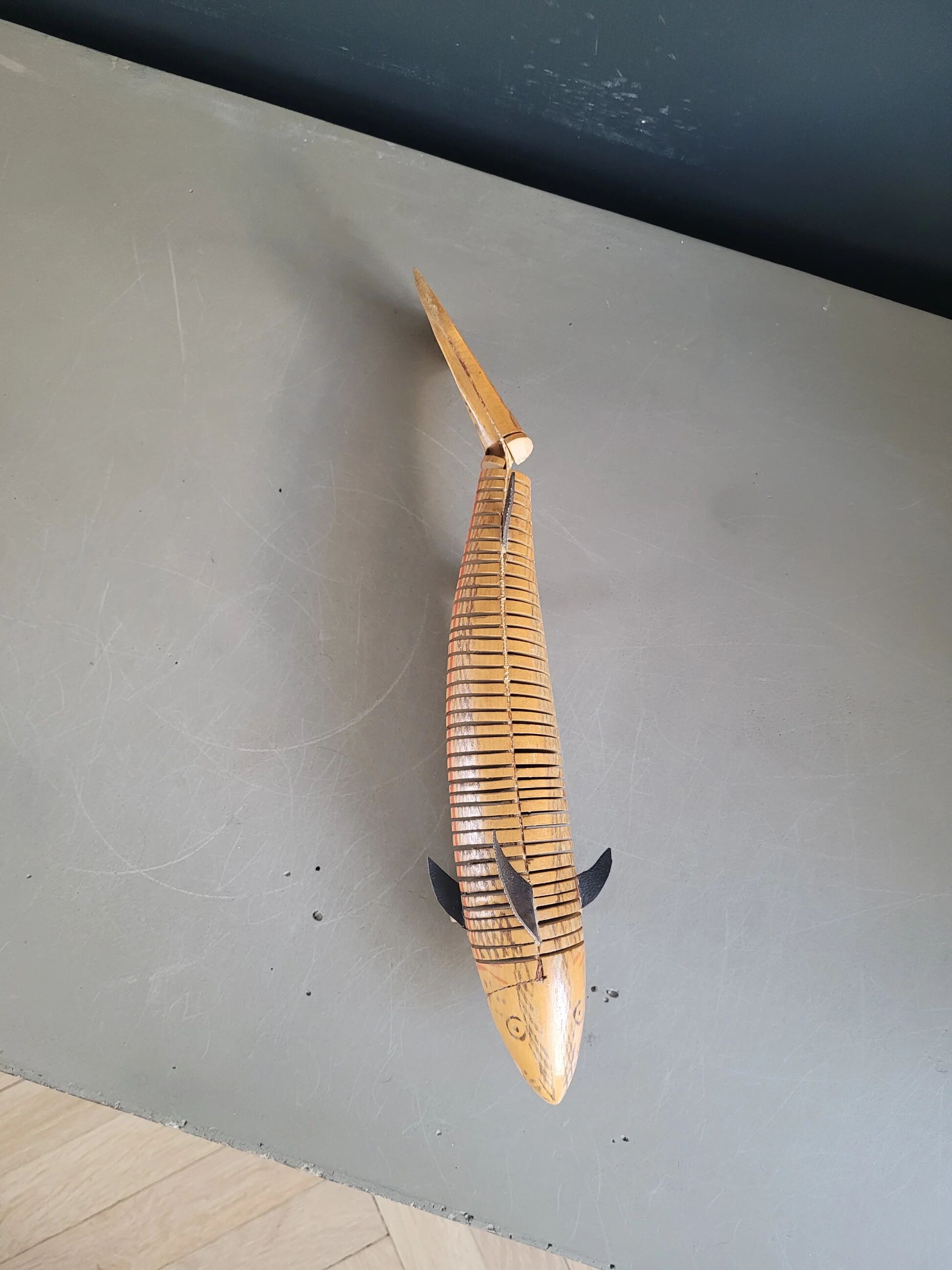 Vintage handmade wooden articulated fish - Ref 854