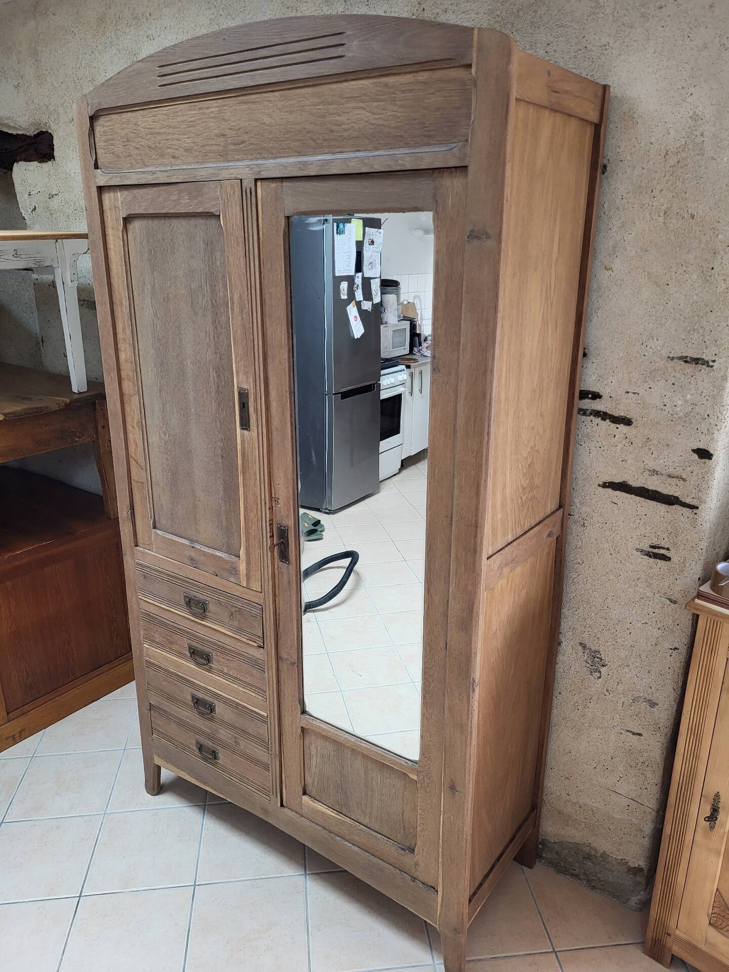 Armoire parisienne