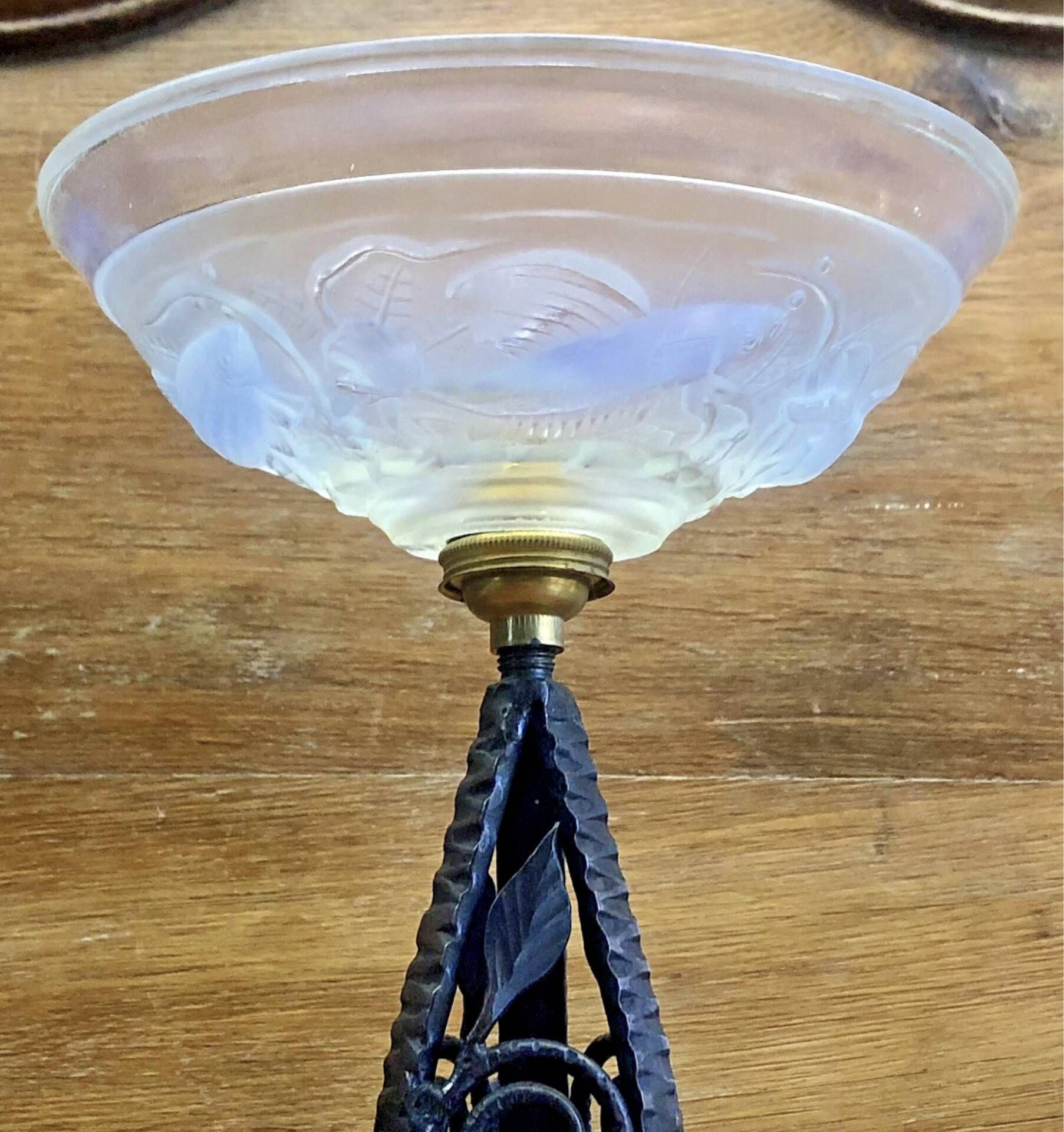 Art Deco lamp 1930 wrought iron opalescent glass fish Ezan