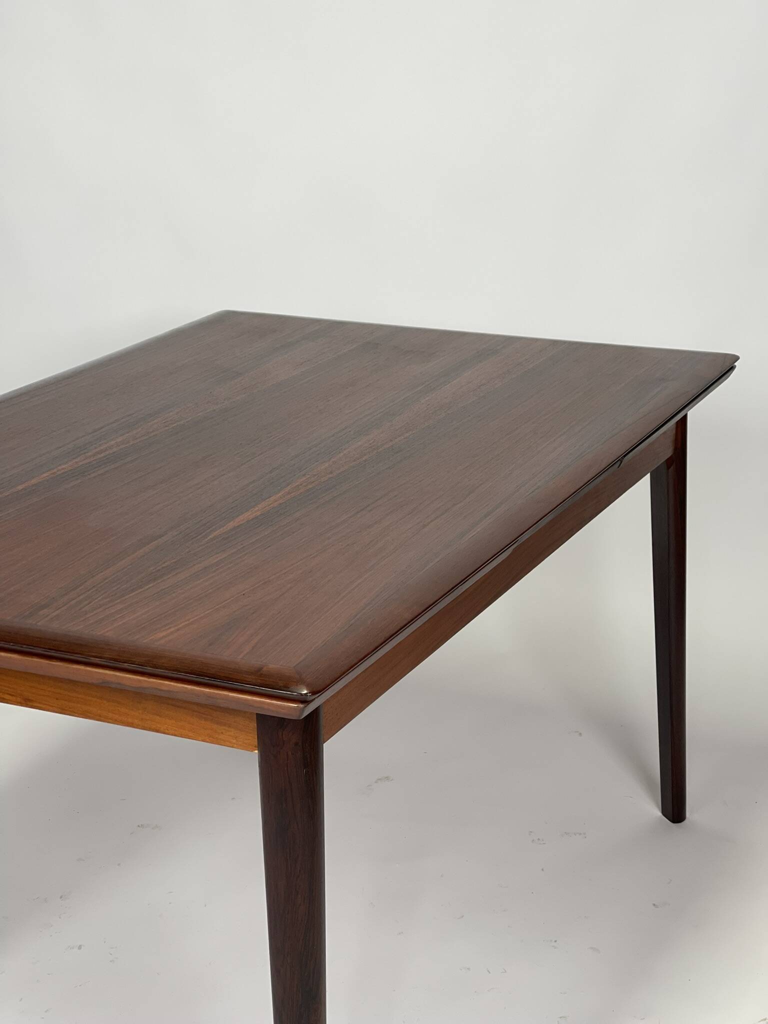 Table scandinave en palissandre année 60