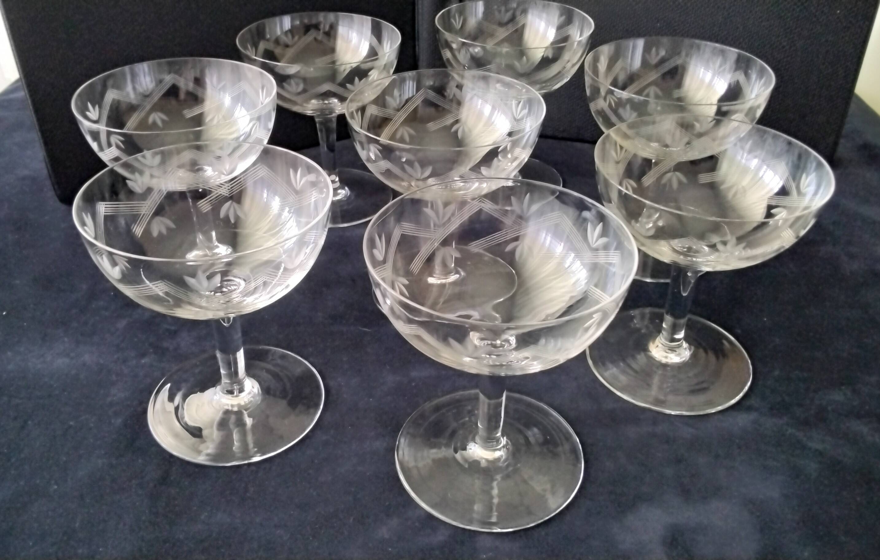 8 Coupes à champagne vintage Décor gravé