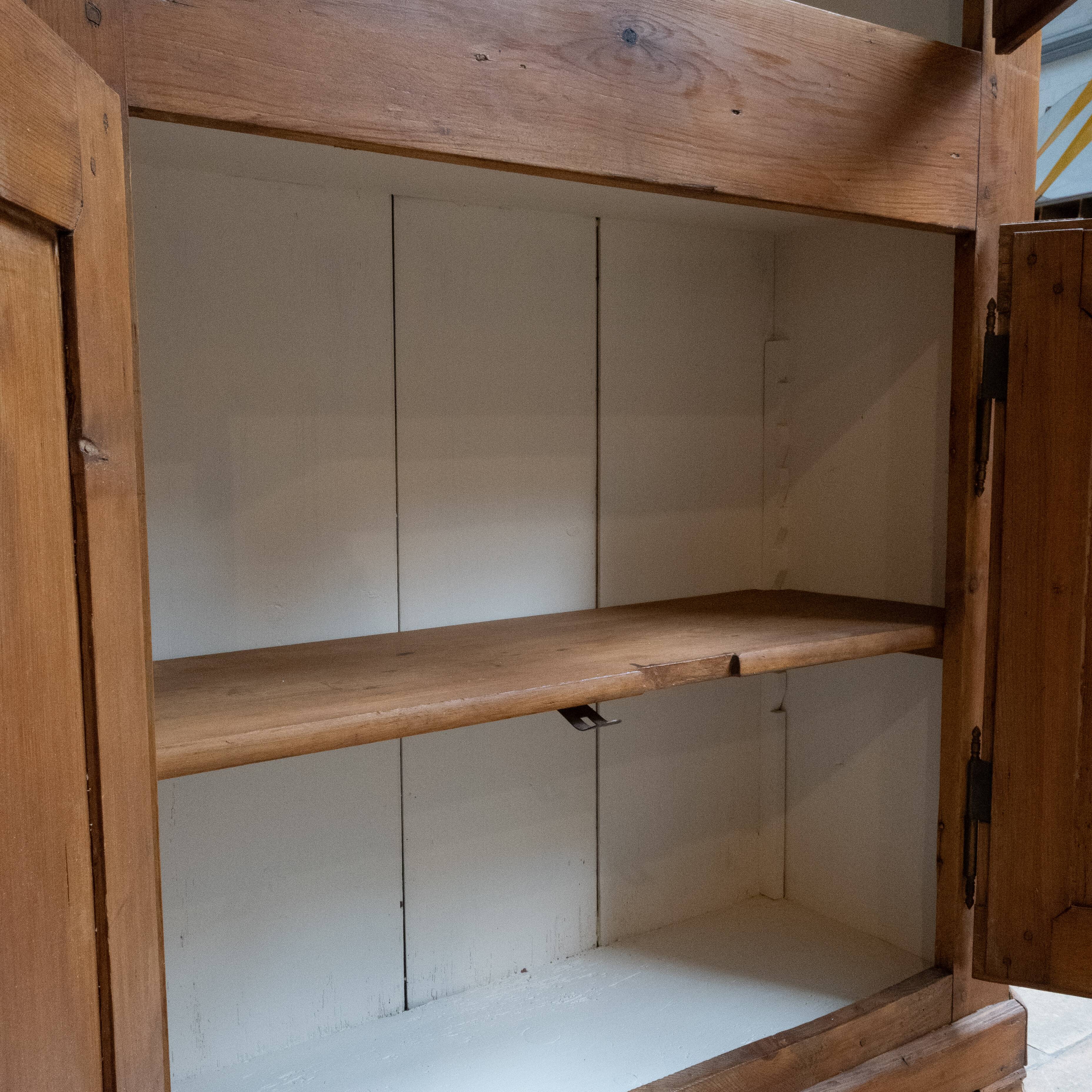 4-door wooden dresser, 1930