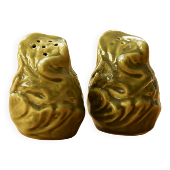 Vintage salt and pepper shaker set with cabbage barbotine