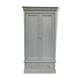 Armoire en bois peint