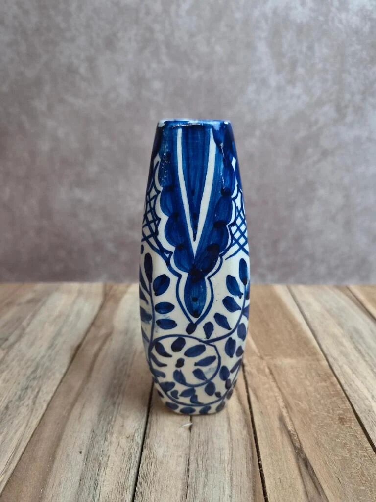 Small antique vase in blue and white earthenware, hand-painted – oriental decoration.