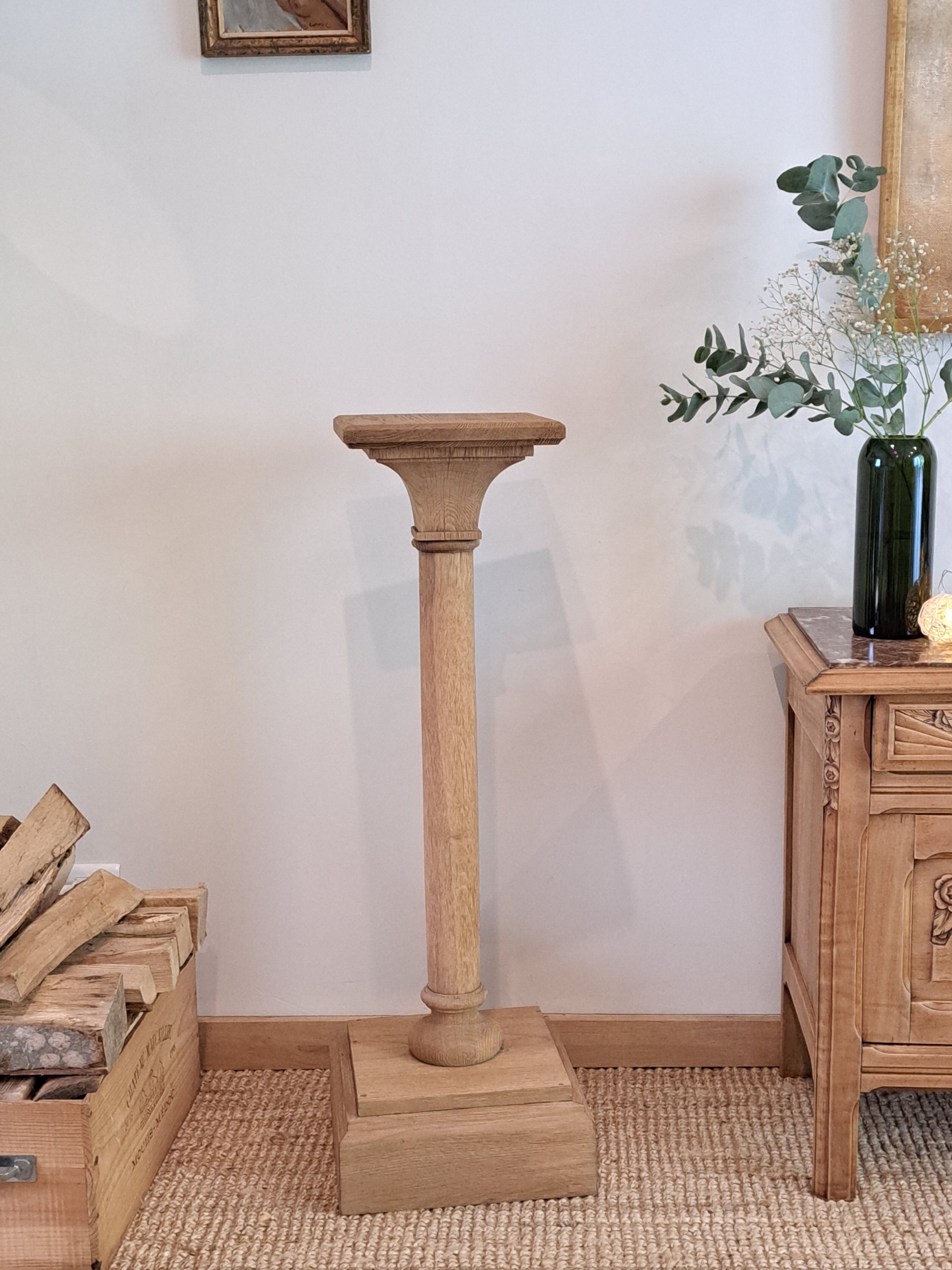 Light oak wood column