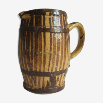 Barrel-looking water pitcher