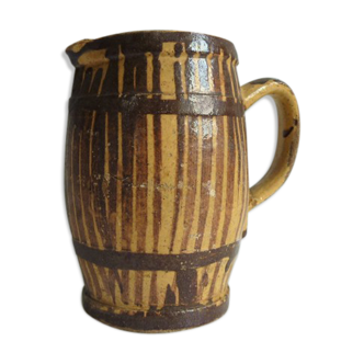 Barrel-looking water pitcher