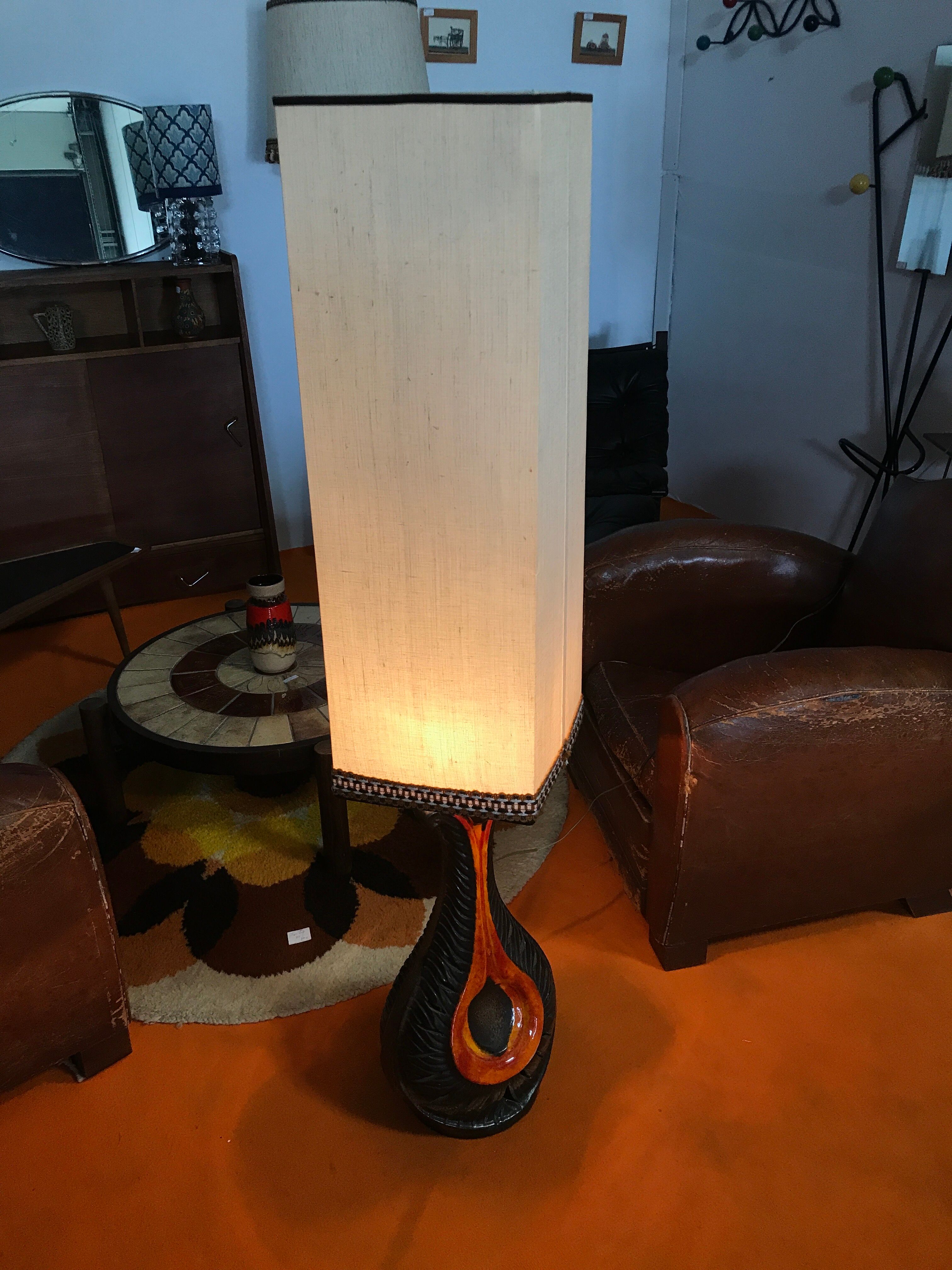 Table lamp