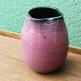 Vase rose en grés vernissé, signé