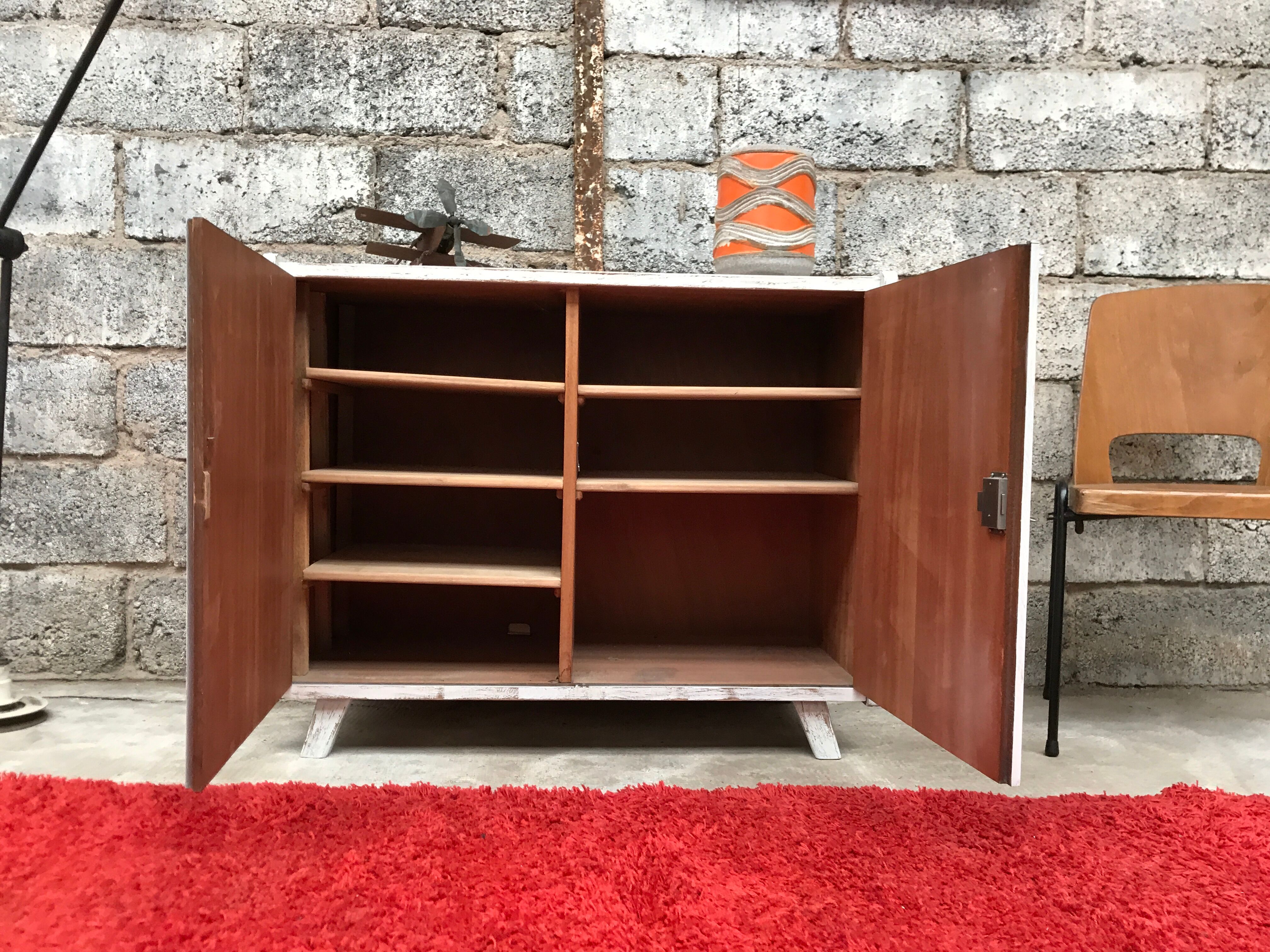 Buffet bahut vintage 1950 pieds compas patine blanche