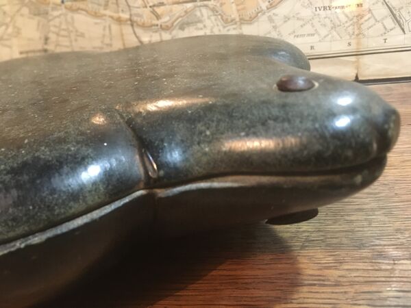 Boîte indienne à tika ou épices en pierre