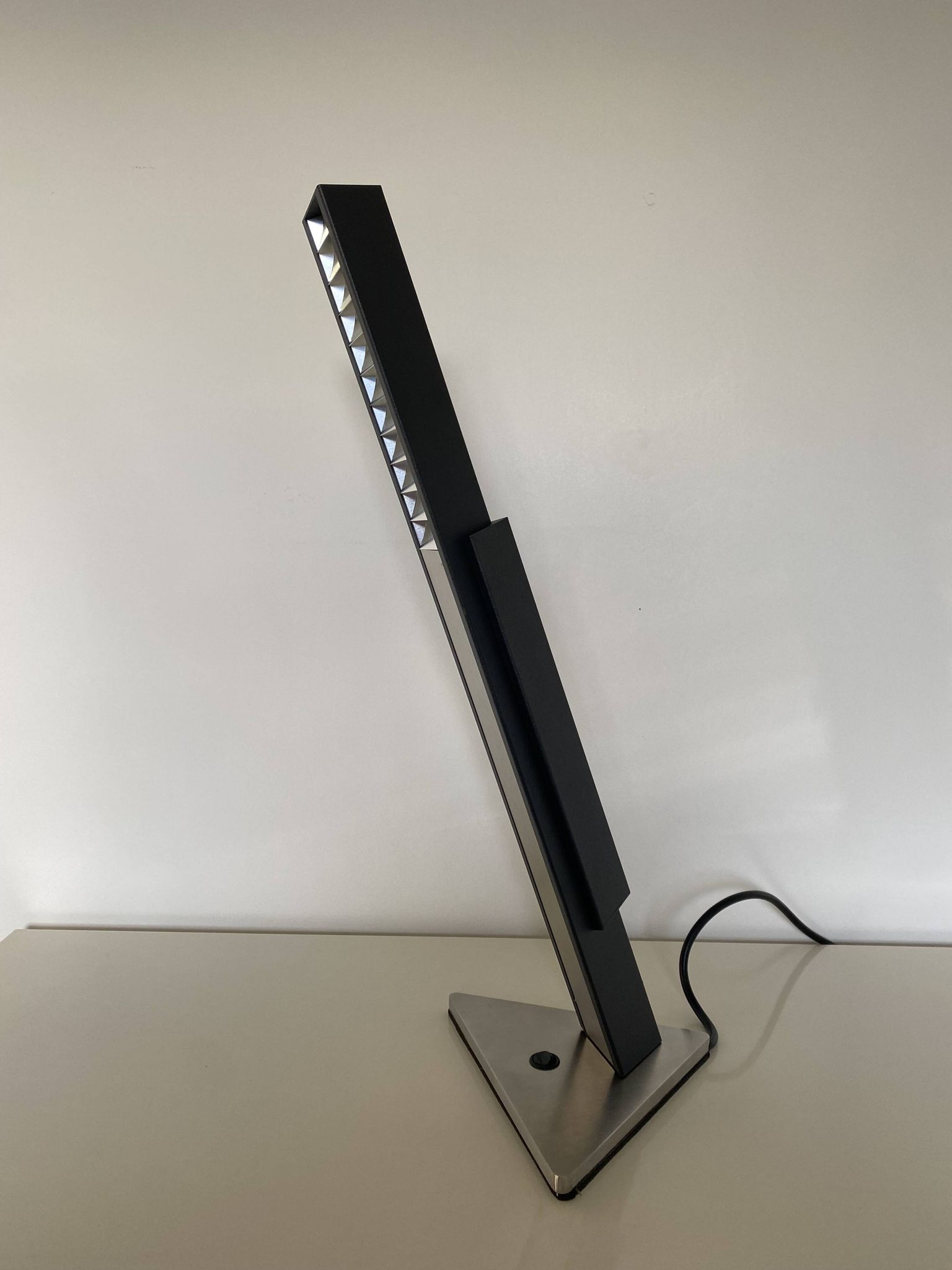 Louis Poulsen. lampe de table/bureau modèle 'Pisa'.