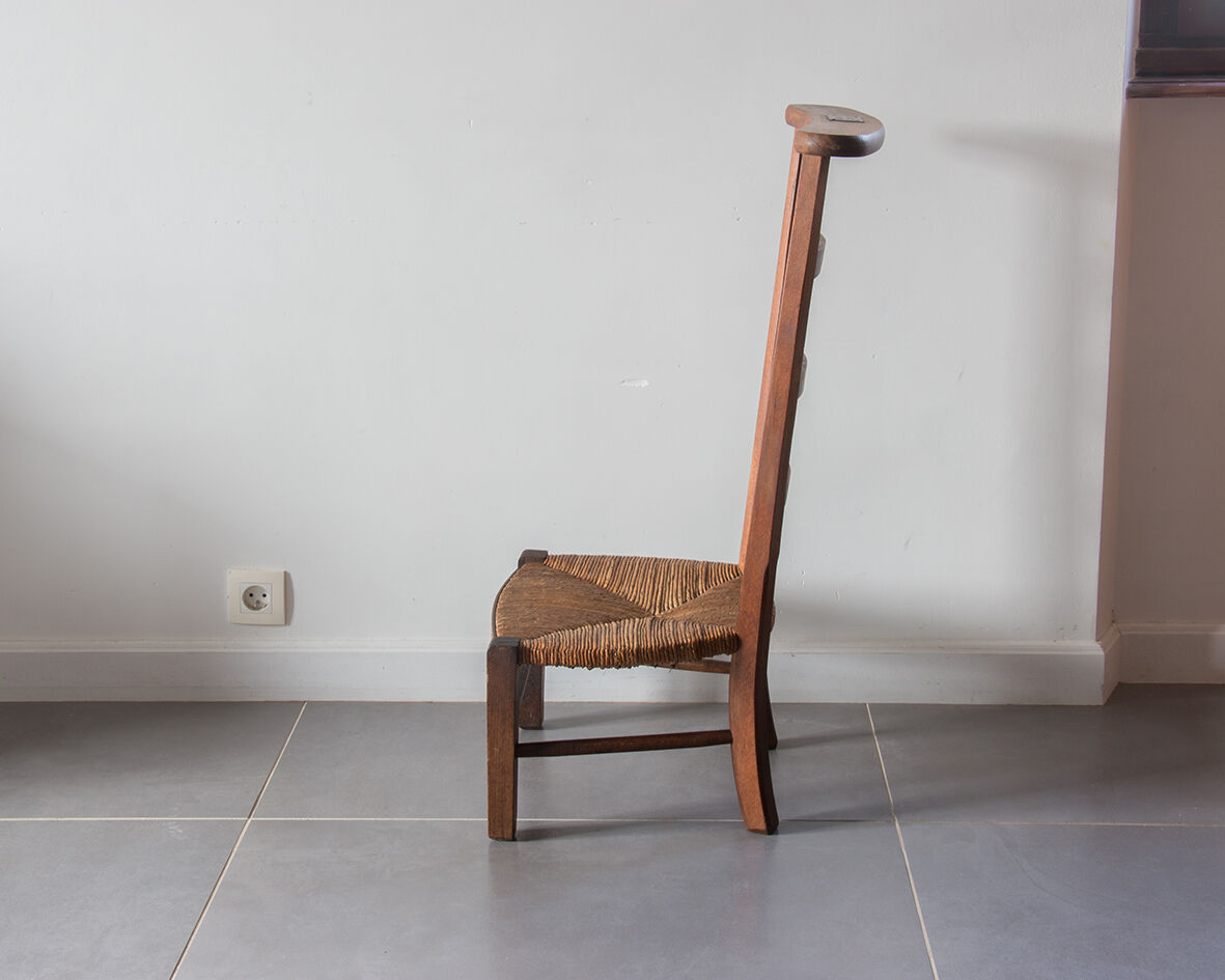 Ancient prayer-god chair