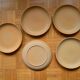 Lot de 5 grandes assiettes plates en grès