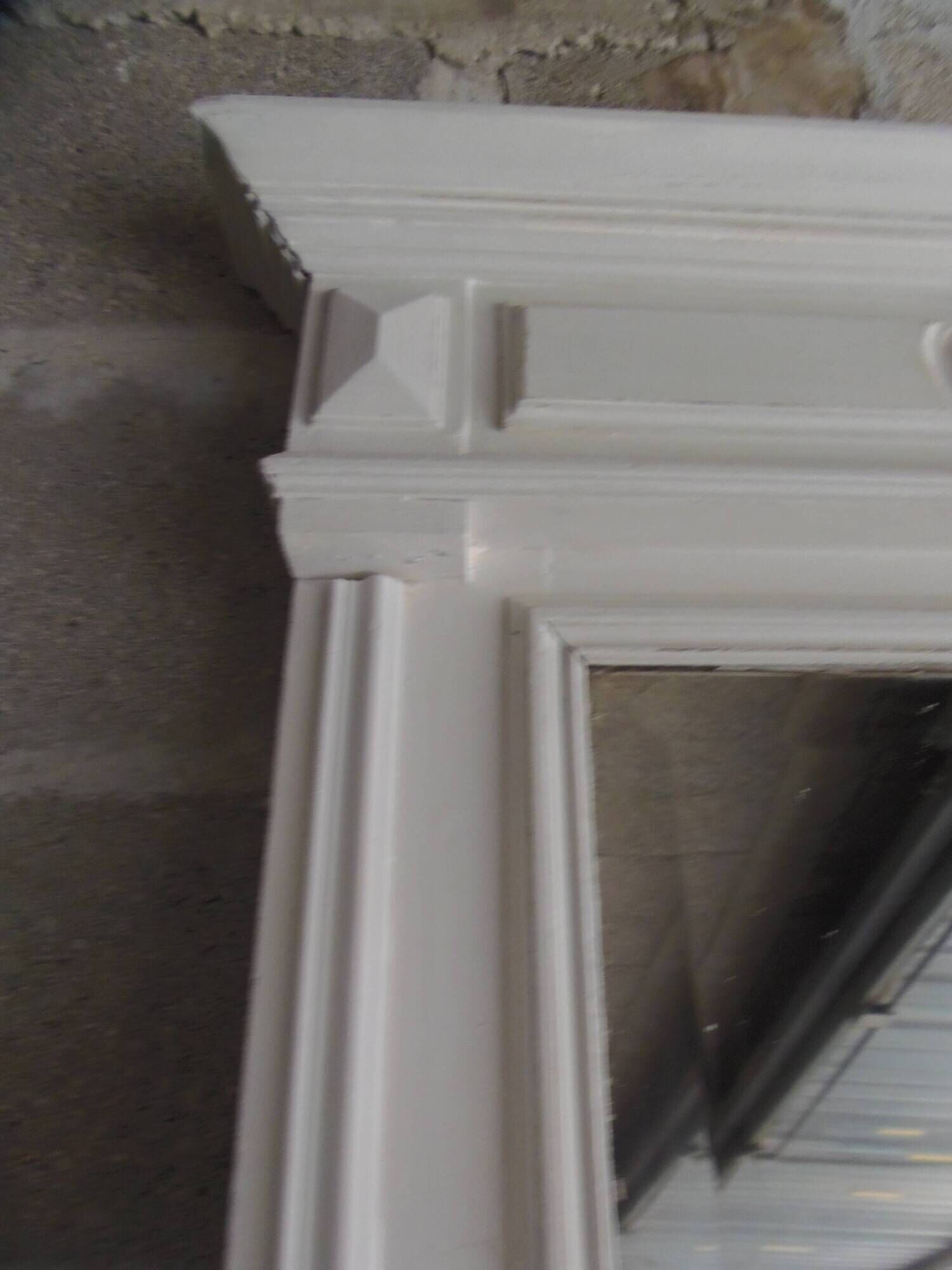 Miroir ancien biseauté, cadre en bois et stuc patiné gris perle.