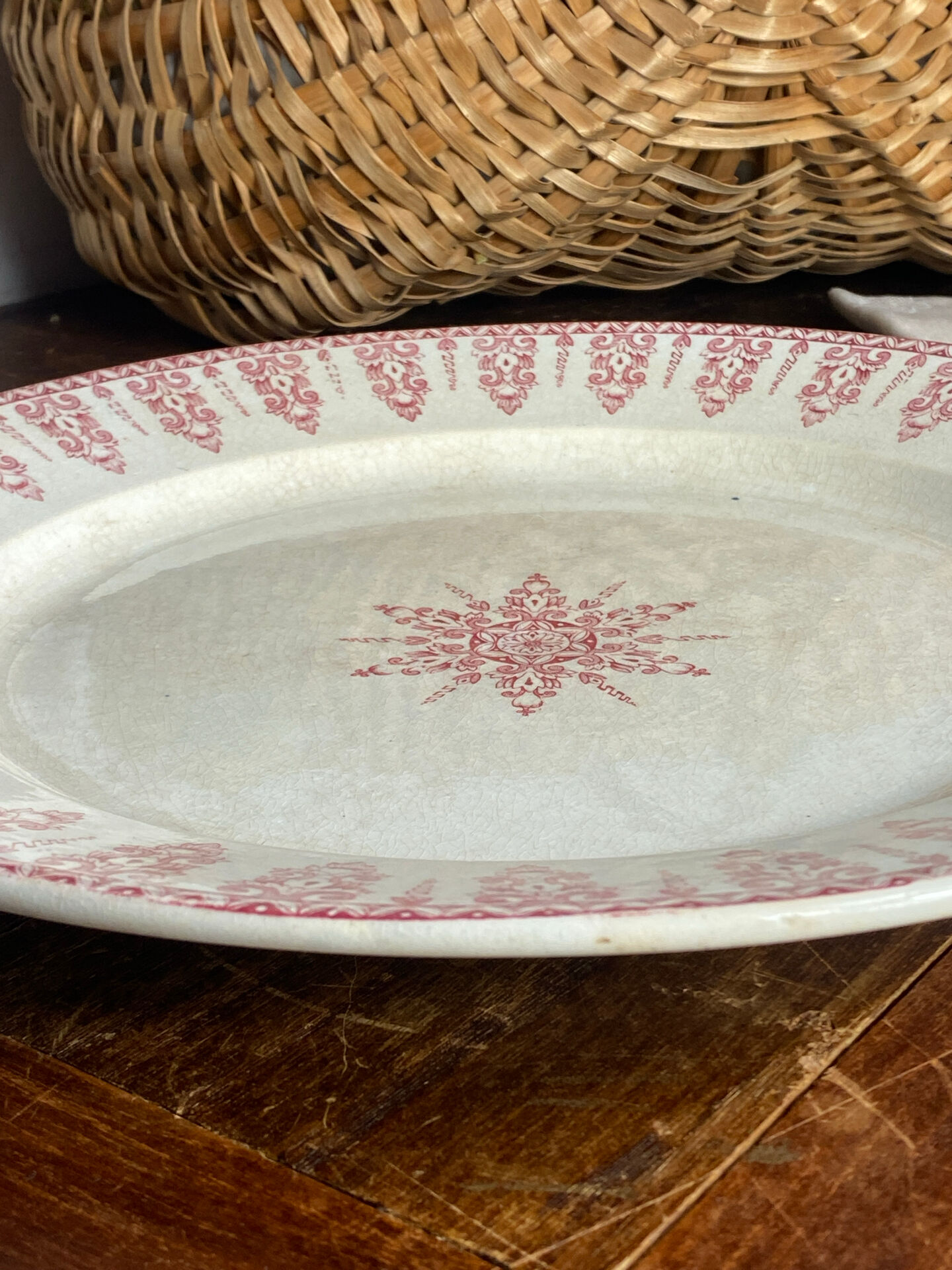 Plat, terre de fer, collection Annam de Gien 