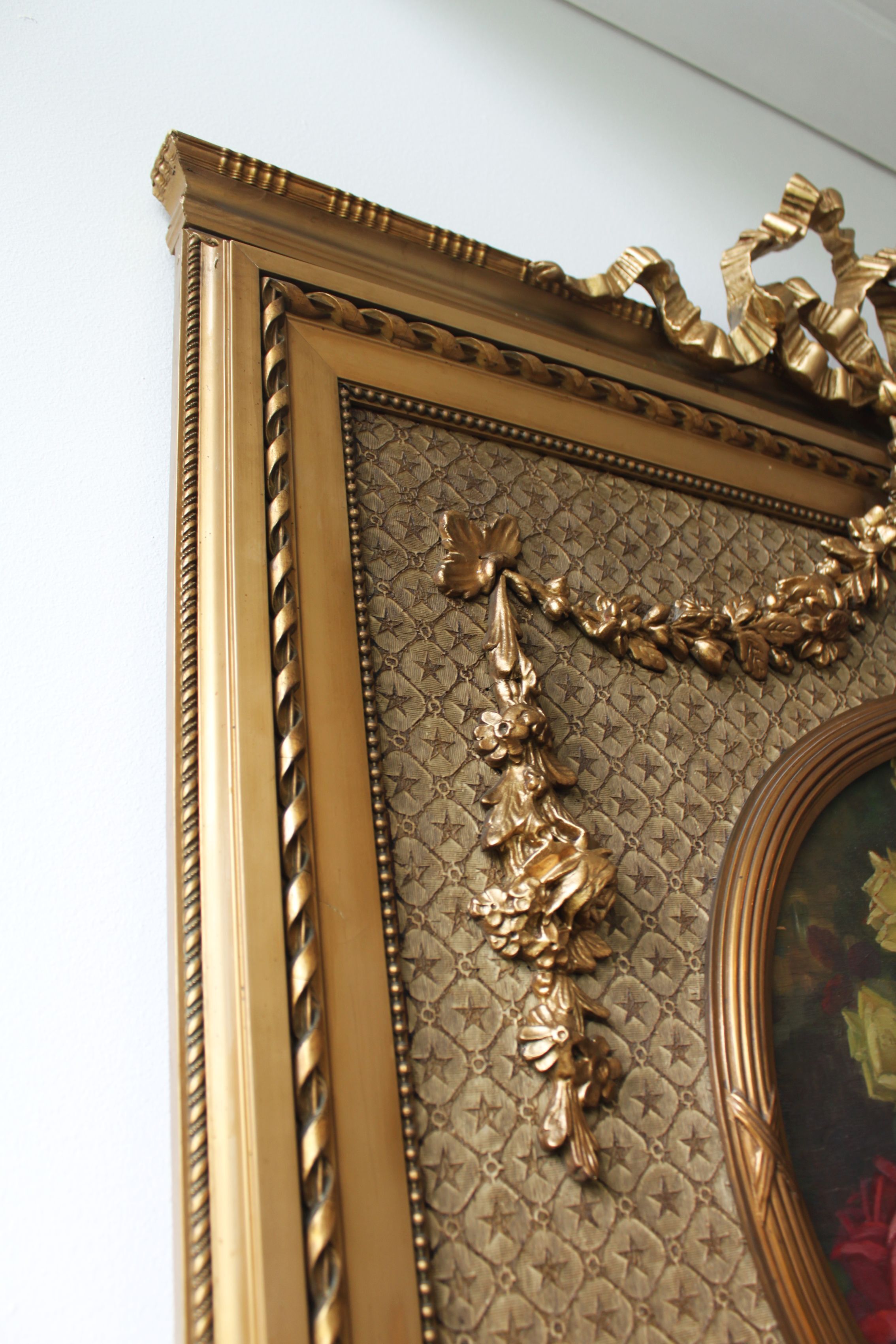 Trumeau mirror with oval decoration and Louis XVI style pediment