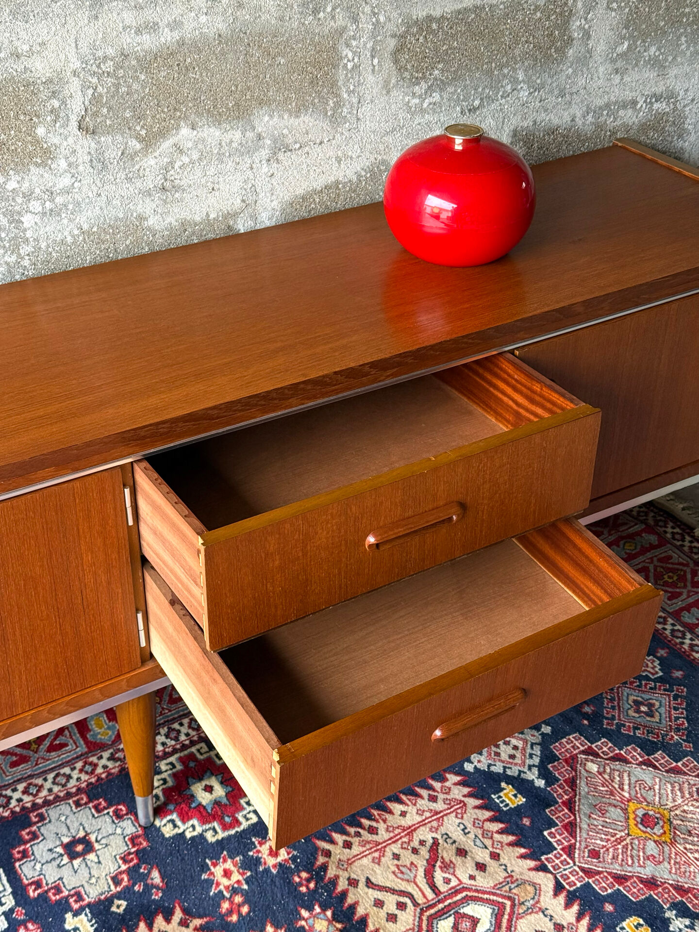 Scandinavian low sideboard in teak, 1960.
