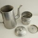 Cafetière ancienne en aluminium