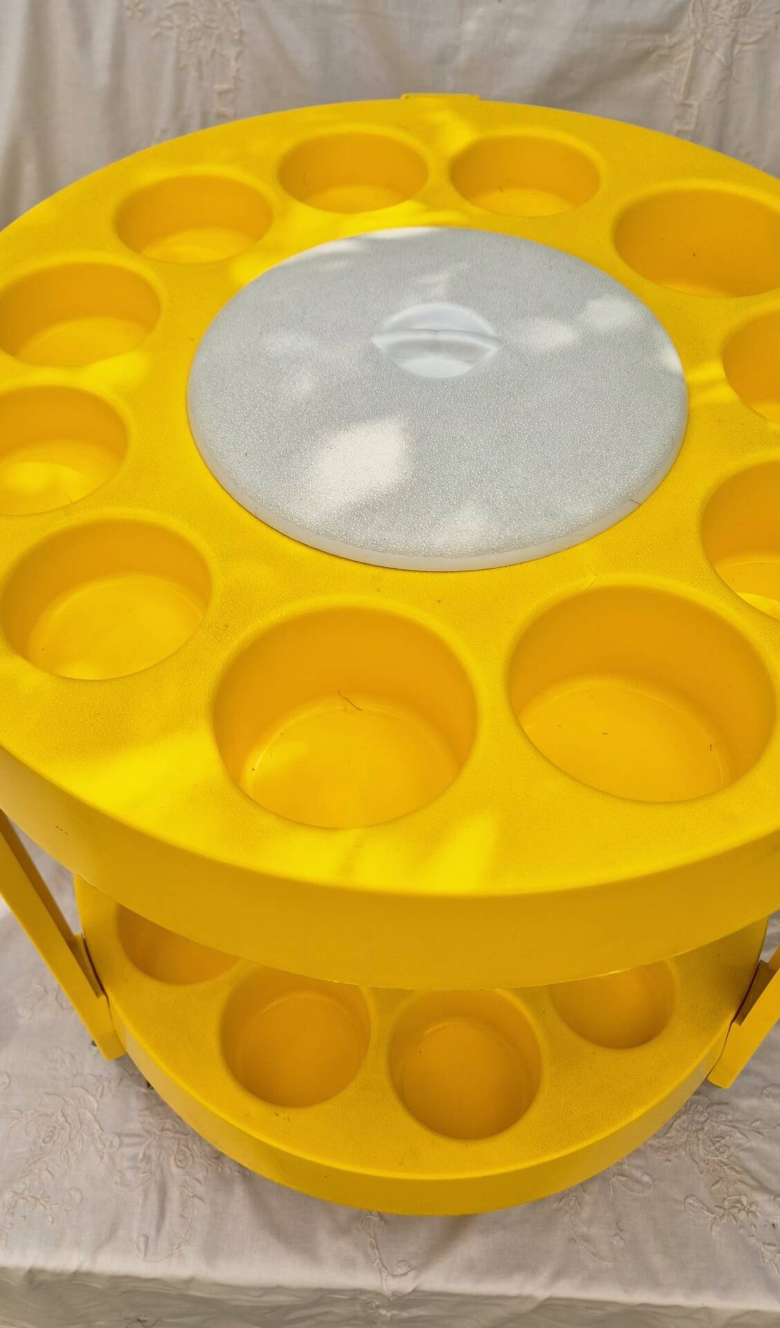 Serving trolley for drinks in yellow plastic, space age 1970.