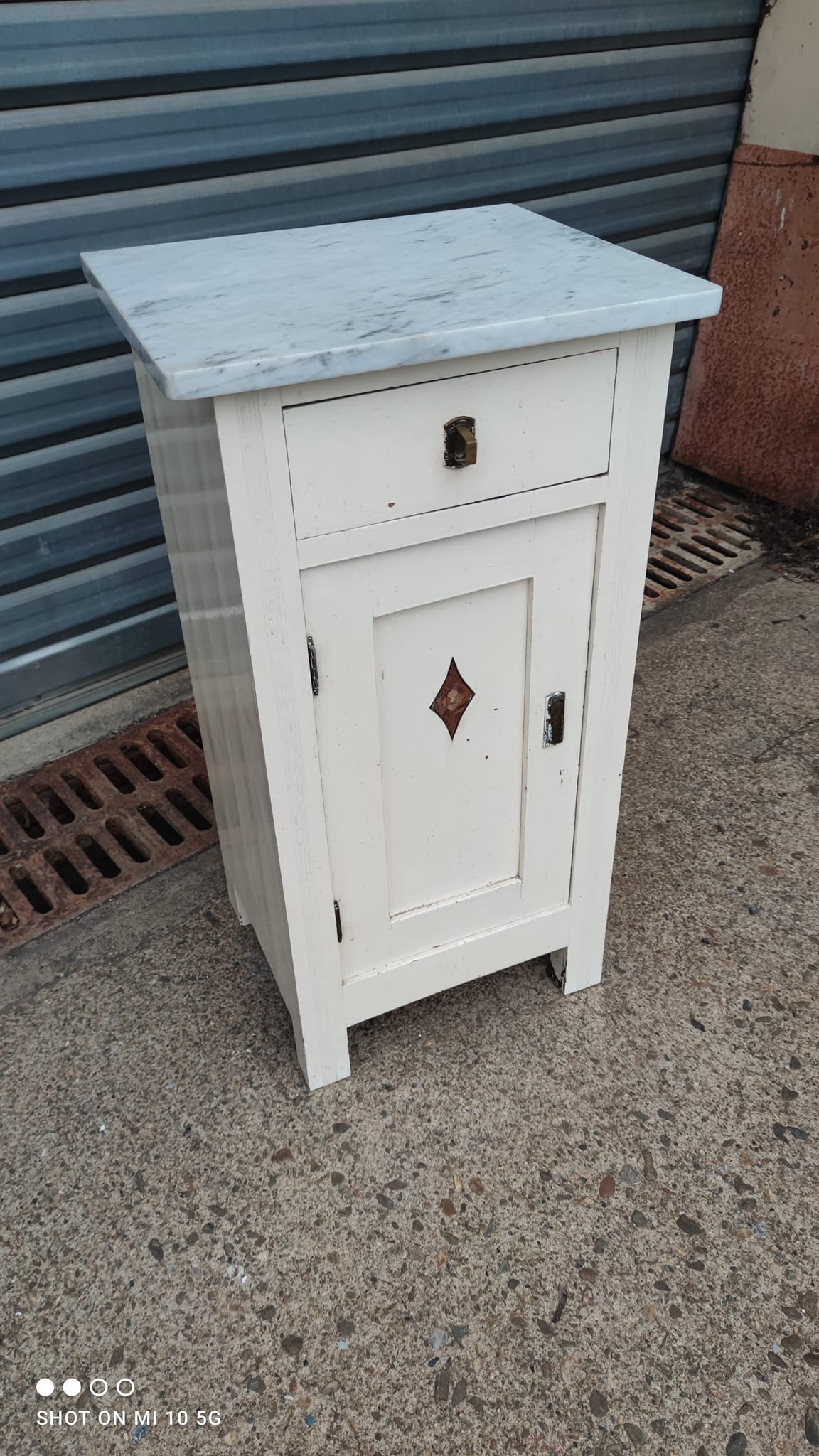 Meuble parisien en bois peint