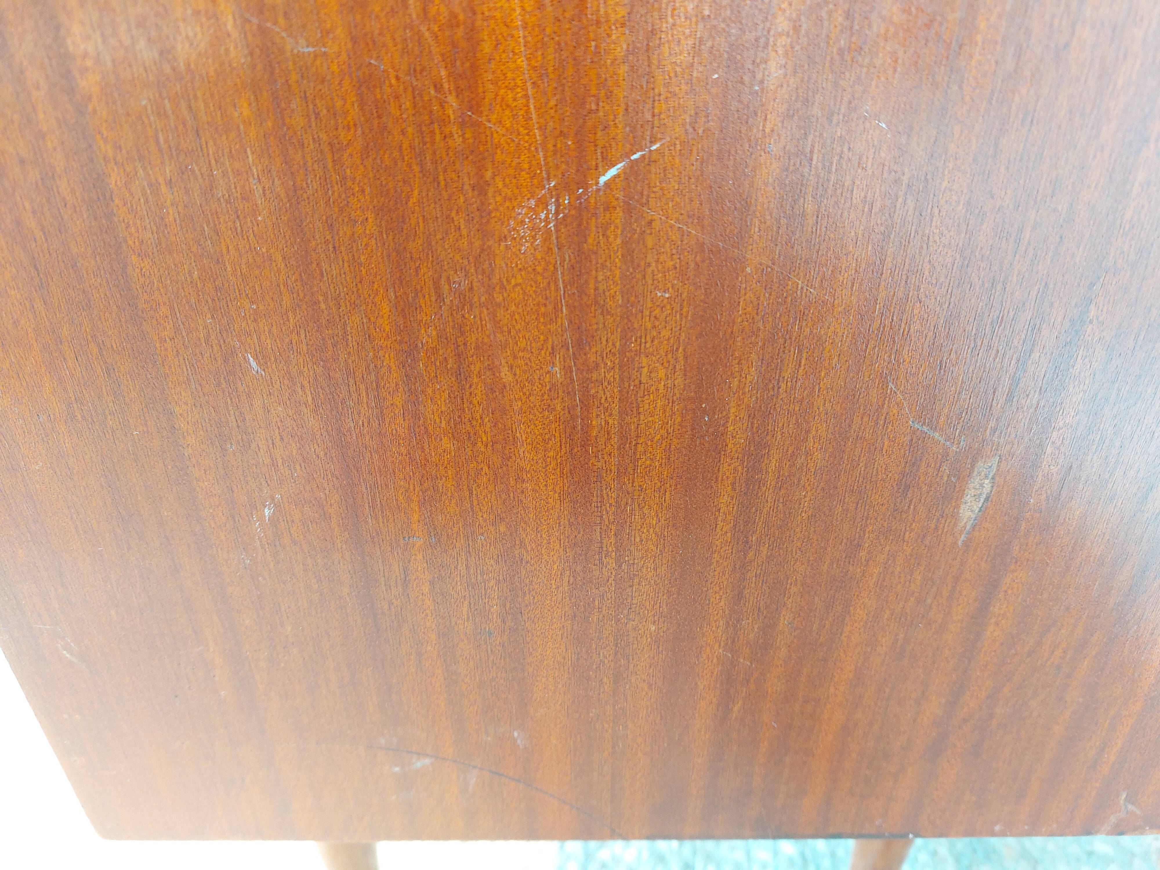 Vintage tapered leg chest of drawers