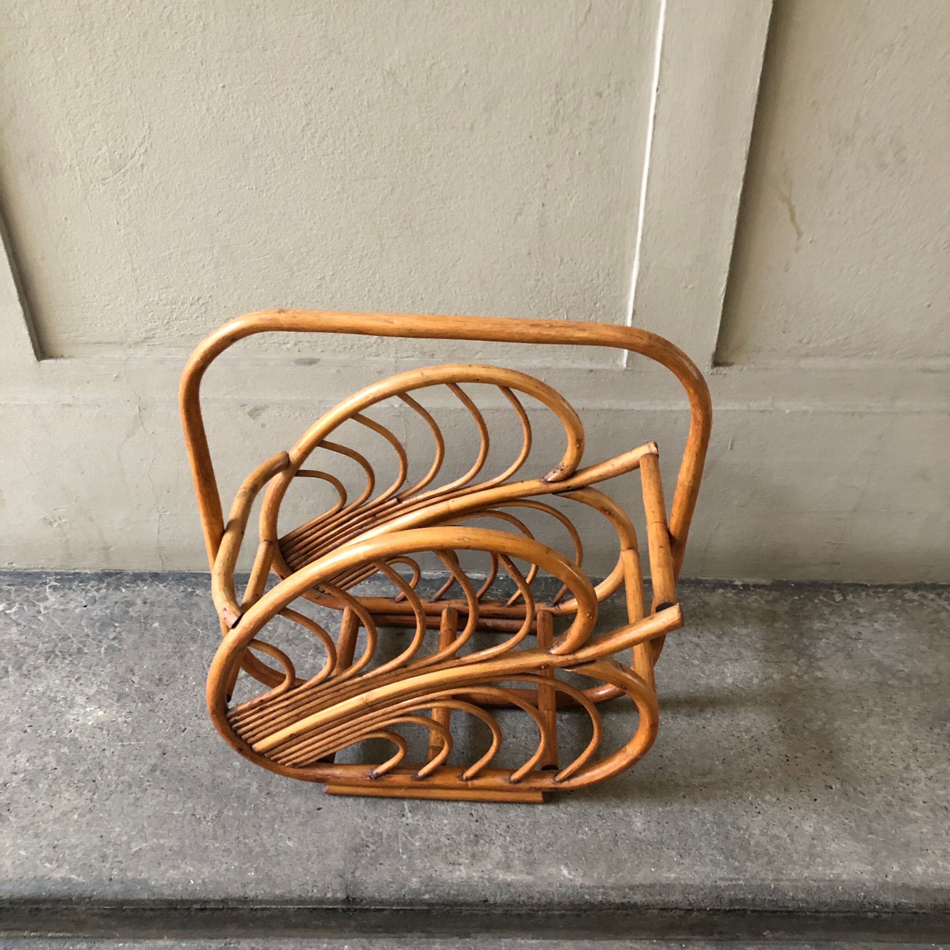 Magazine holder