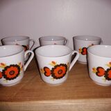 Serving 6 vintage coffee cups