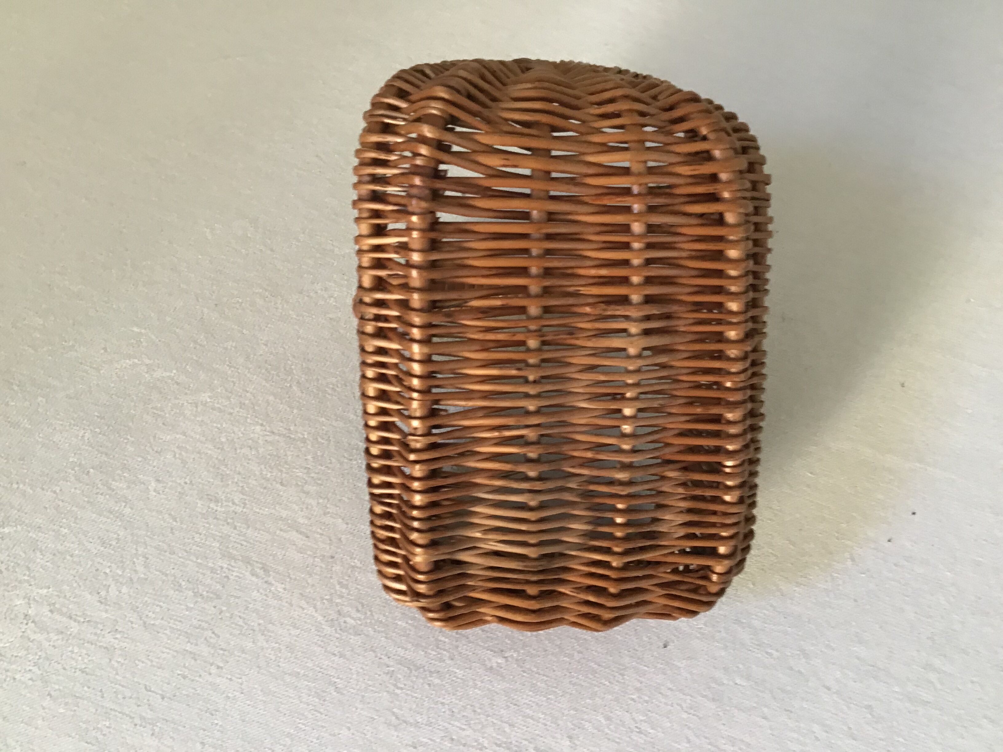 Panier osier fillette vintage