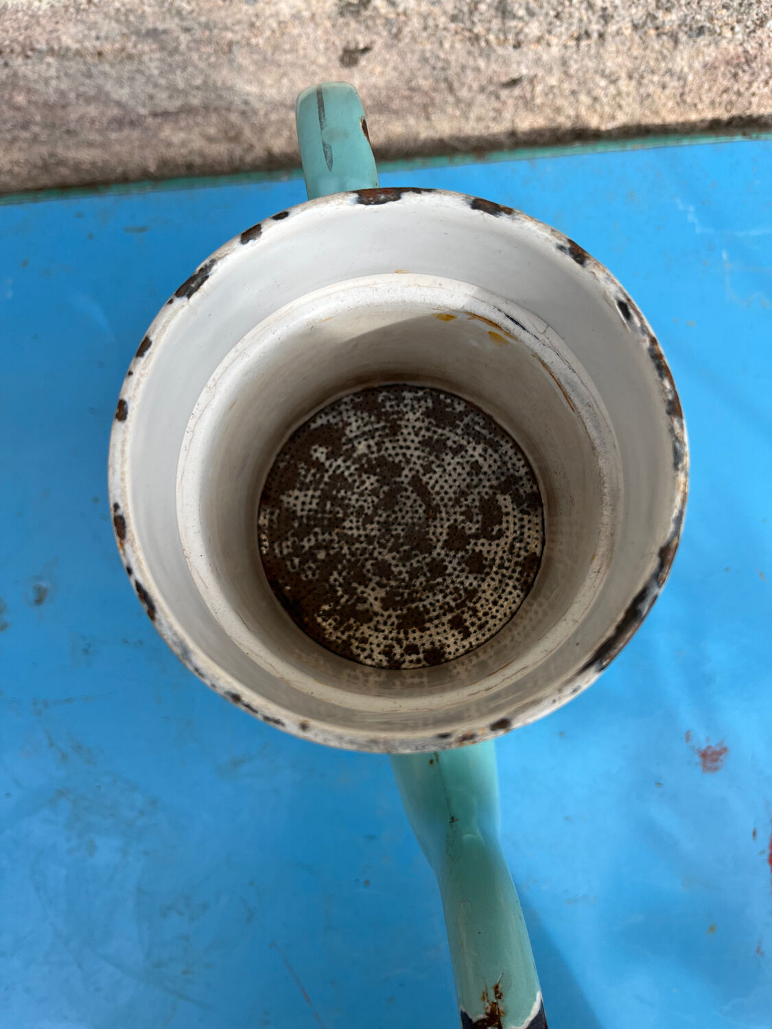 Enamelled coffee maker