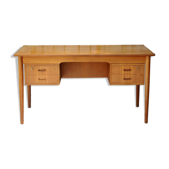 Flat teak desk by Gunnar Nielsen