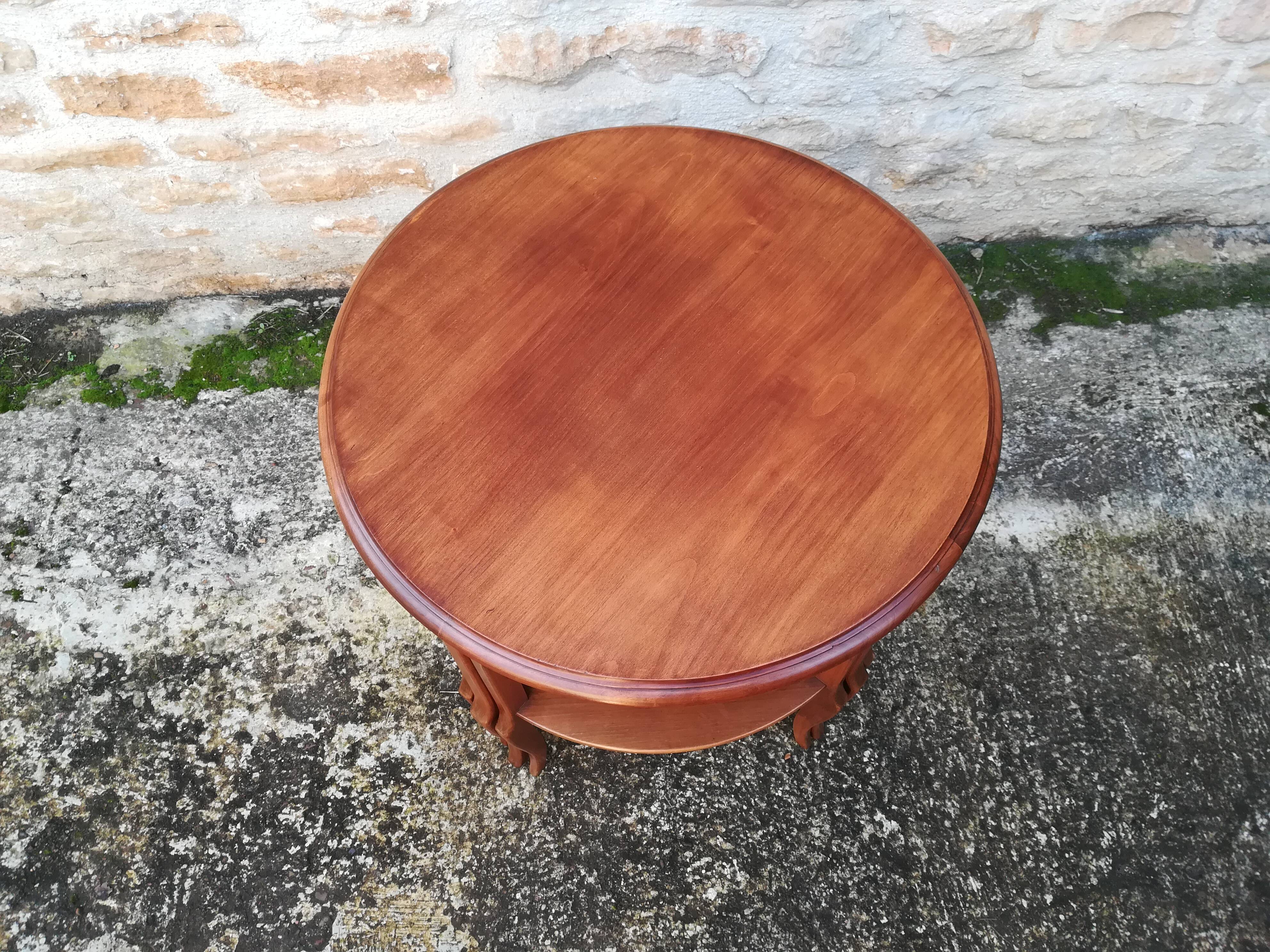 Round pull out tables
