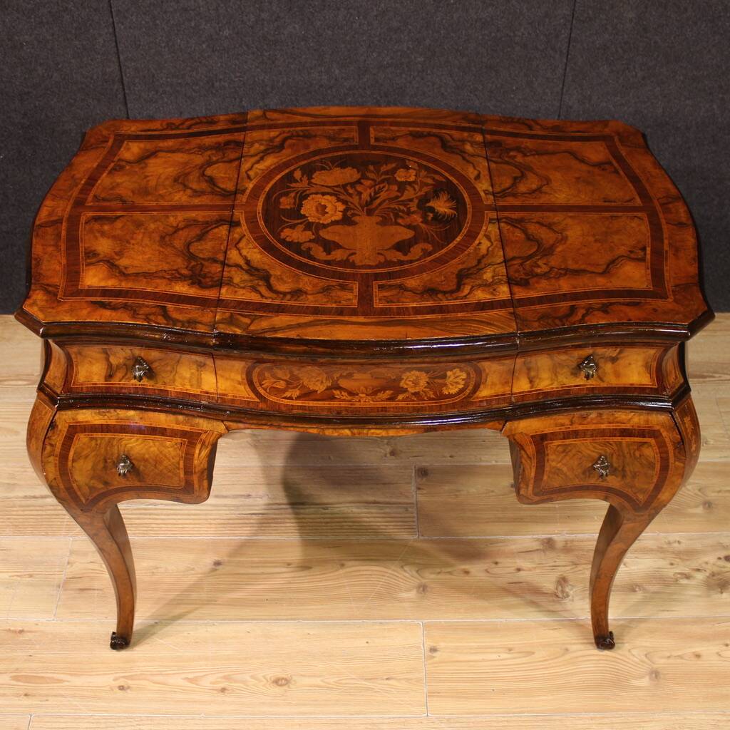 Coiffeuse lombarde marquetée de style Louis XV du XXe siècle