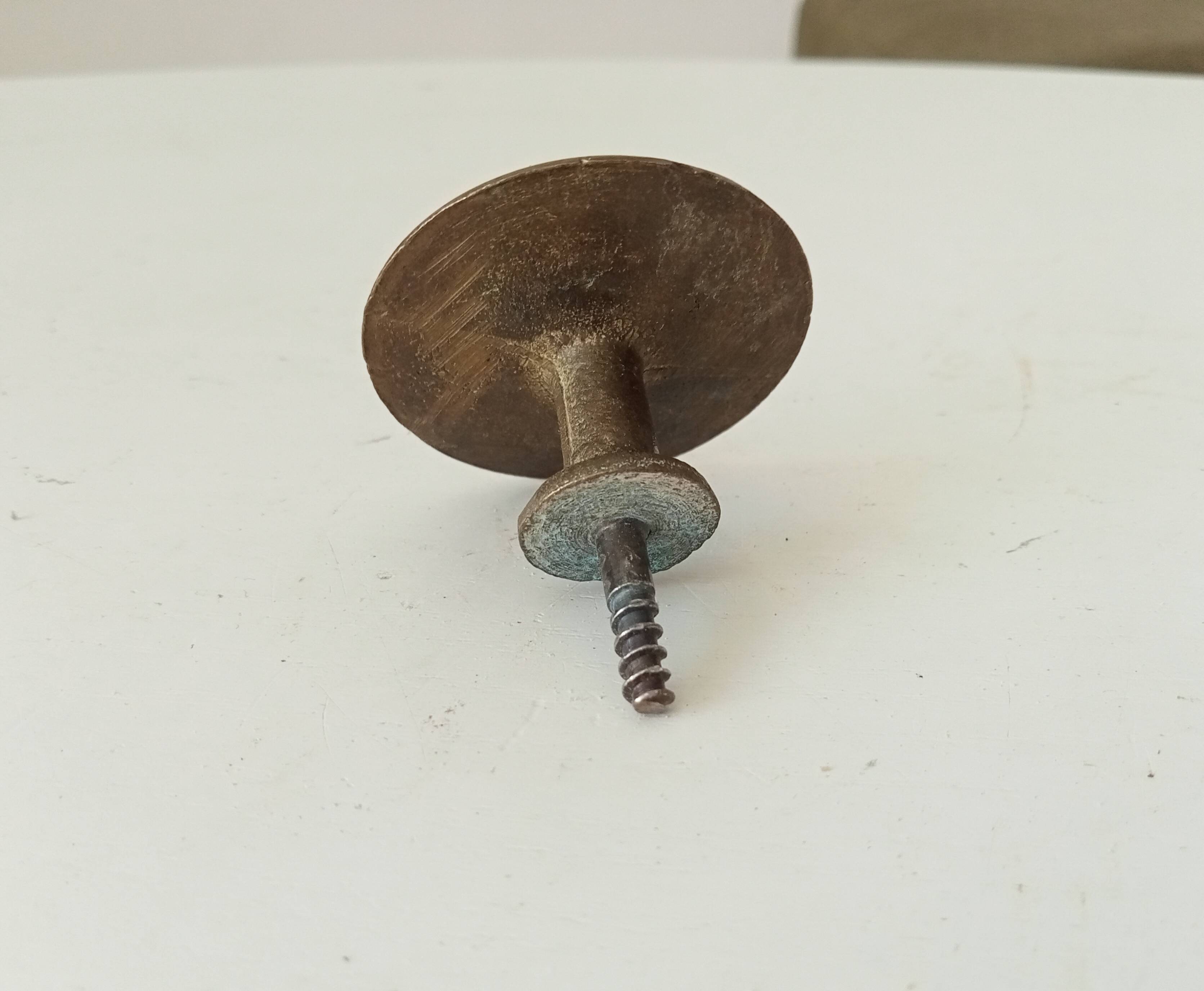 Paire de boutons de meuble ancien en bronze Empire XIXeme