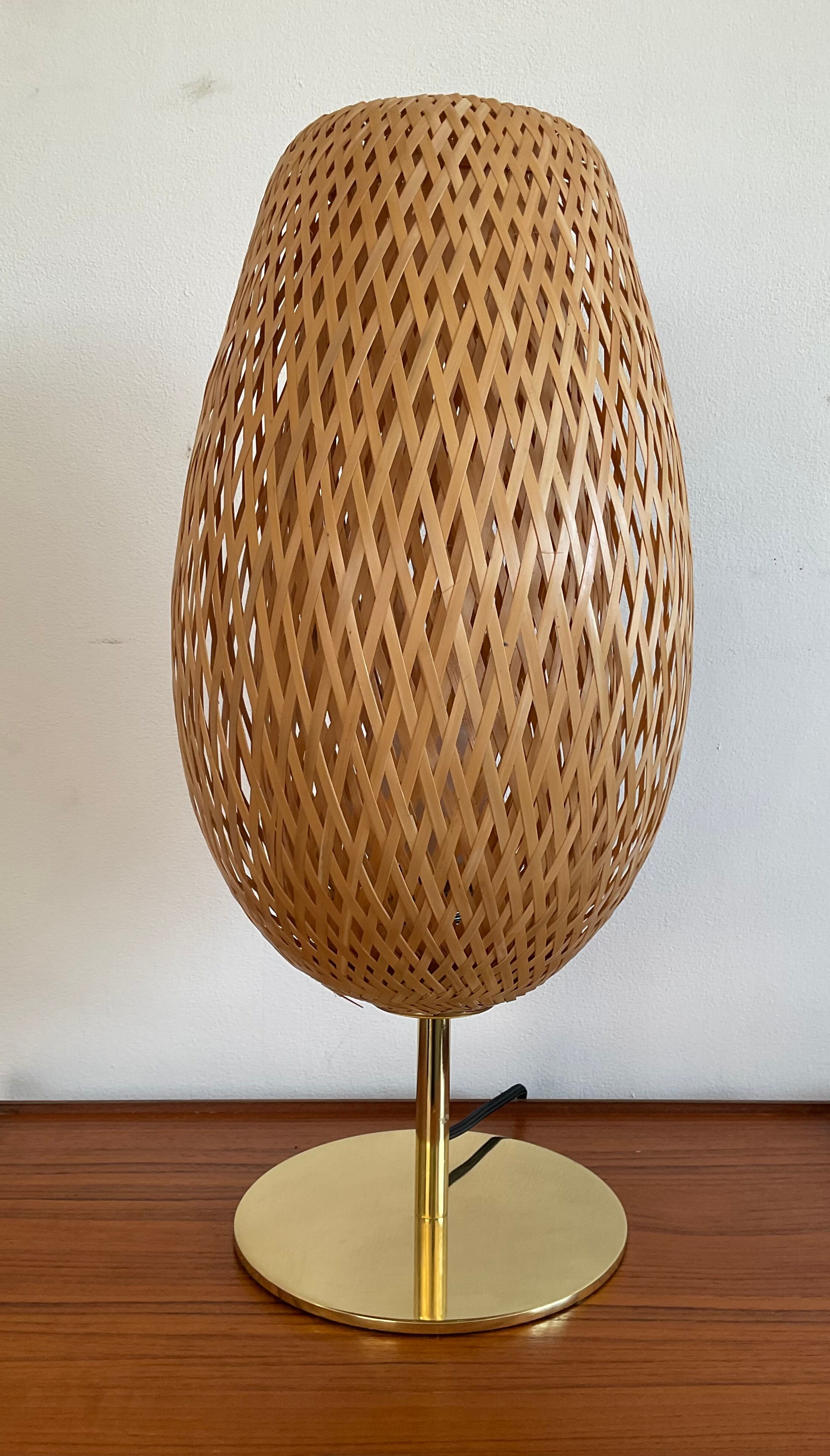 Design lamp in gold metal and wicker