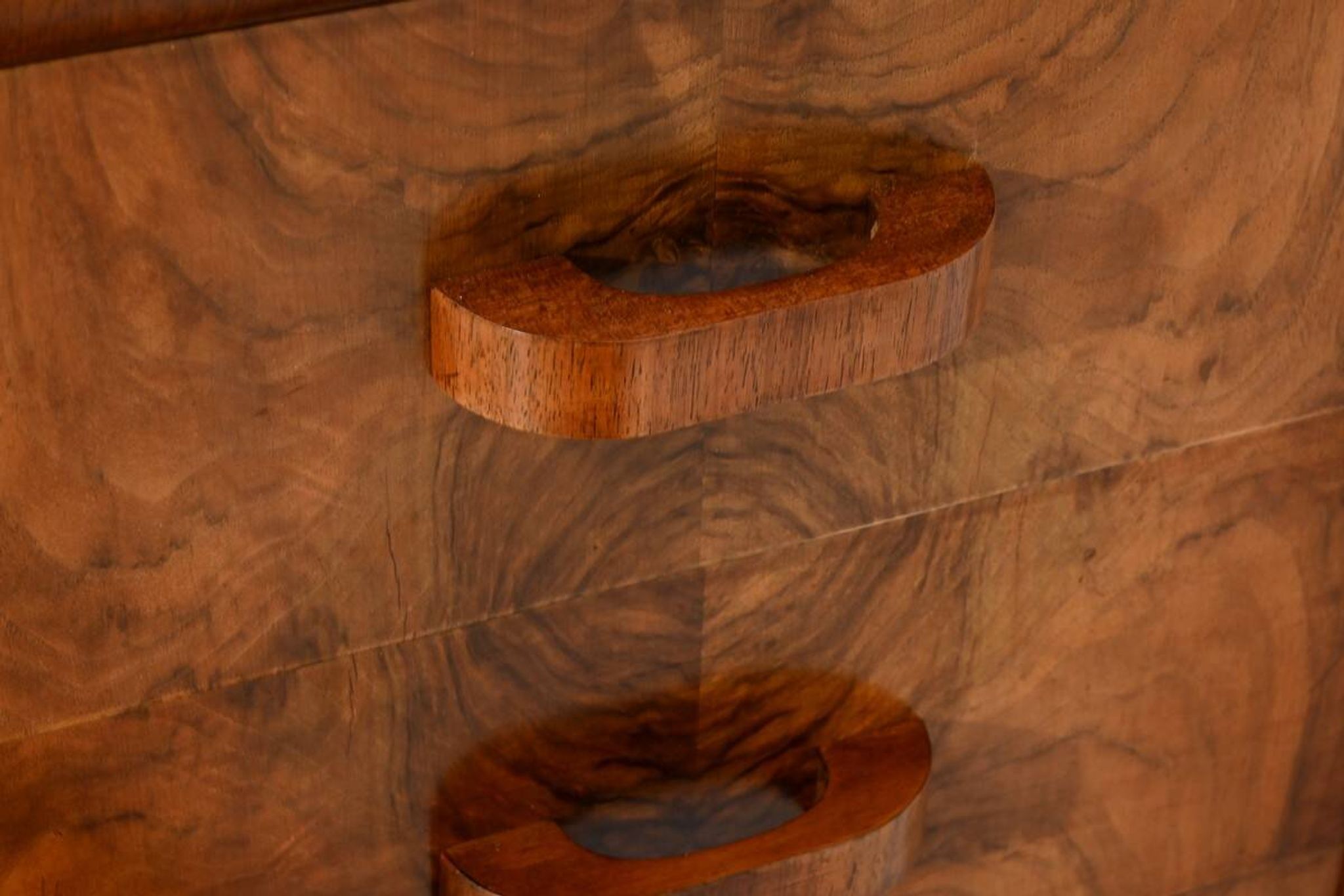 Meuble Vitré Rurka en Ronce de Noyer, Art Déco – 1940