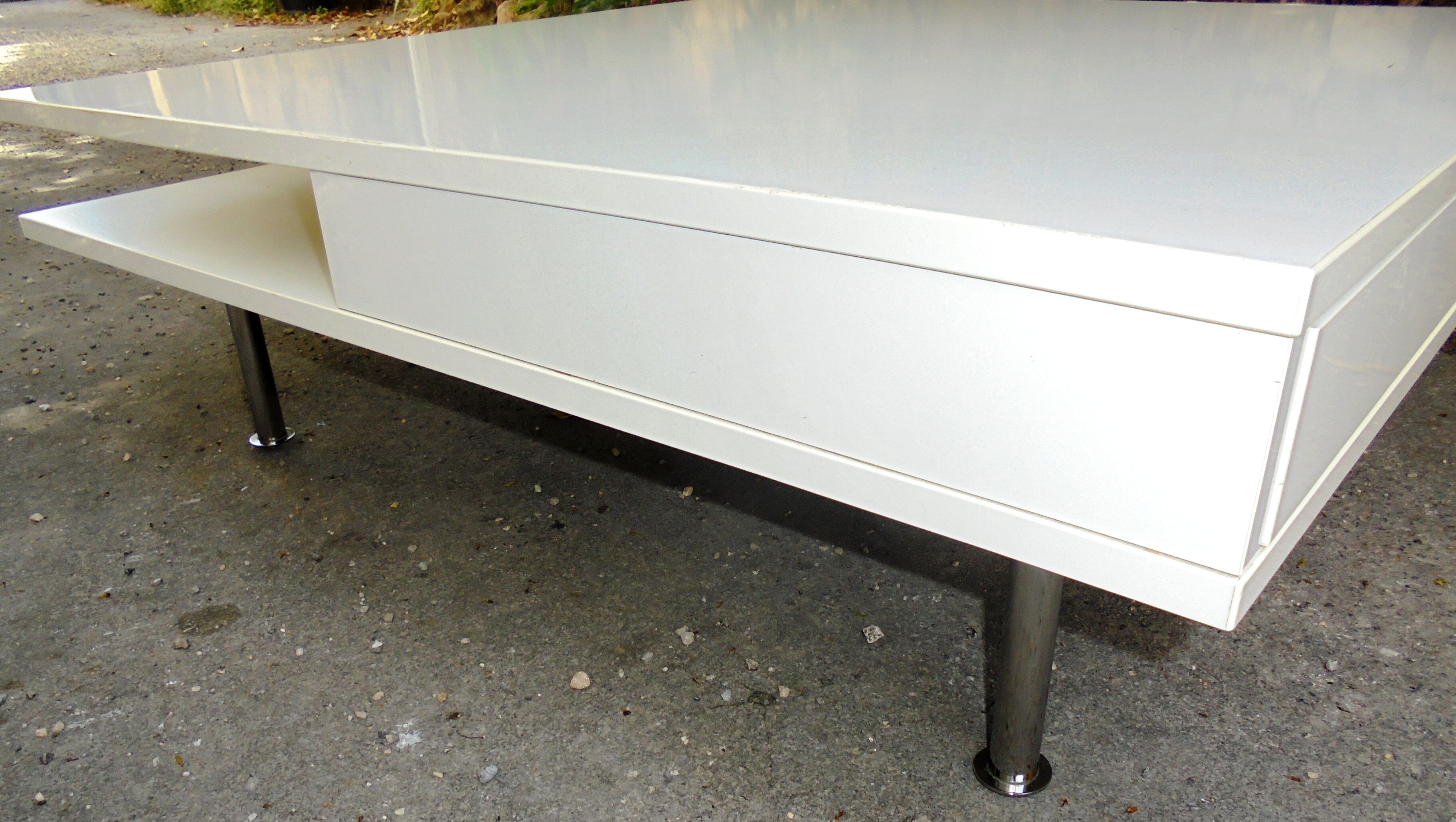 Drawer coffee table