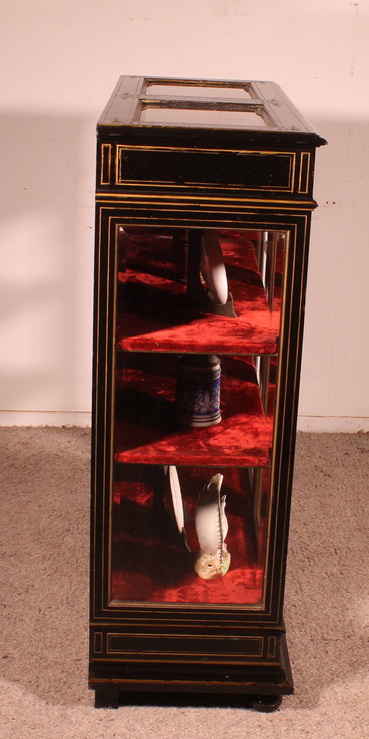 Napoleon III period collector's display cabinet