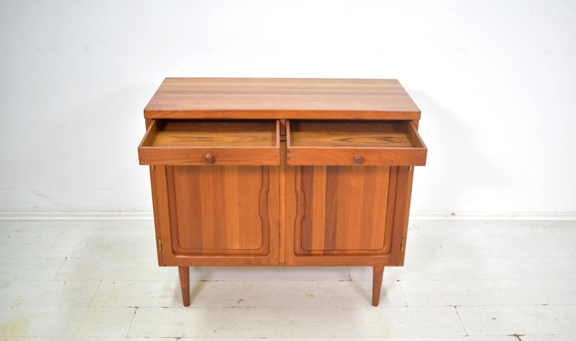 Buffet scandinave en teck massif des années 1960