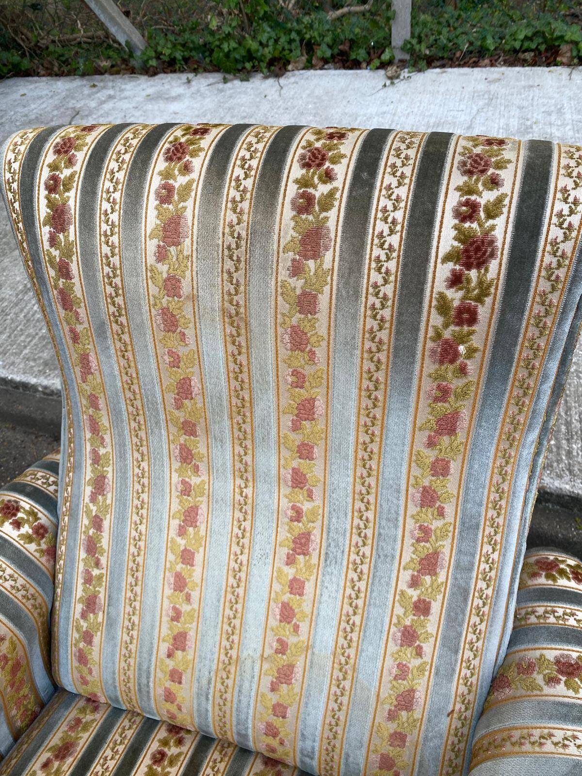 2 Louis XVI bergère armchairs in solid wood with beige and blue embroidered fabric.