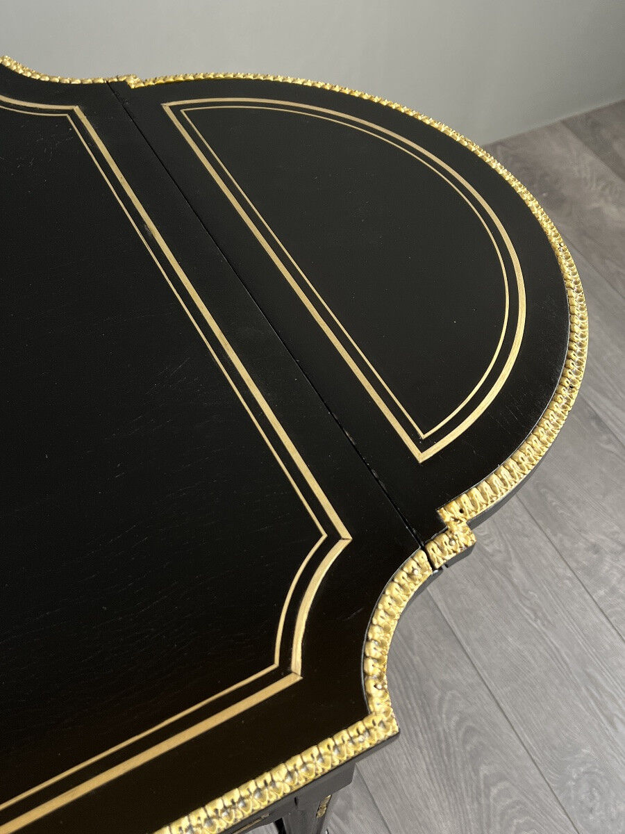 Living room table with flaps in Napoléon III style, 19th century.