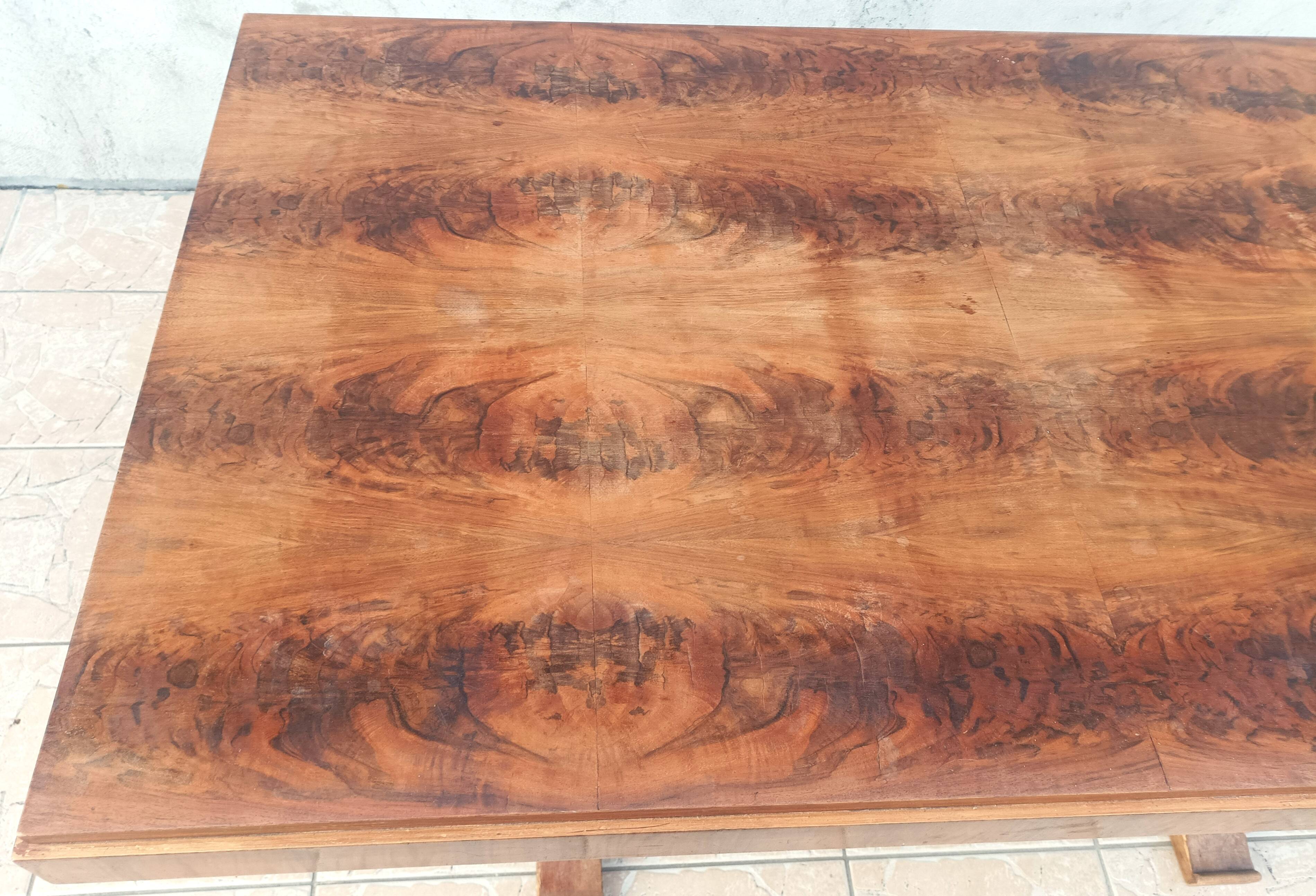 Art Deco table in burr walnut