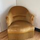 Fauteuil crapaud vintage jaune doré