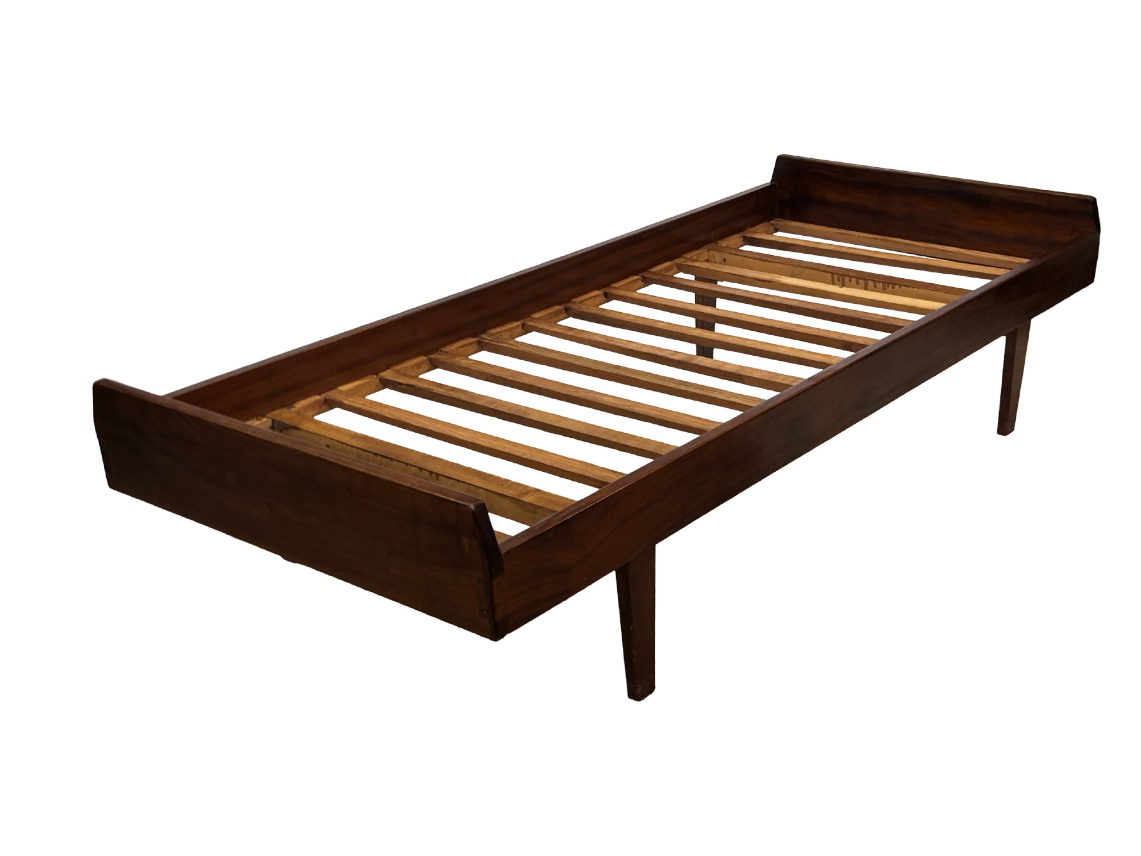Vintage daybed minimalist design in Teak  960s