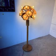 Lampadaire en orme motifs « fleurs », années 70