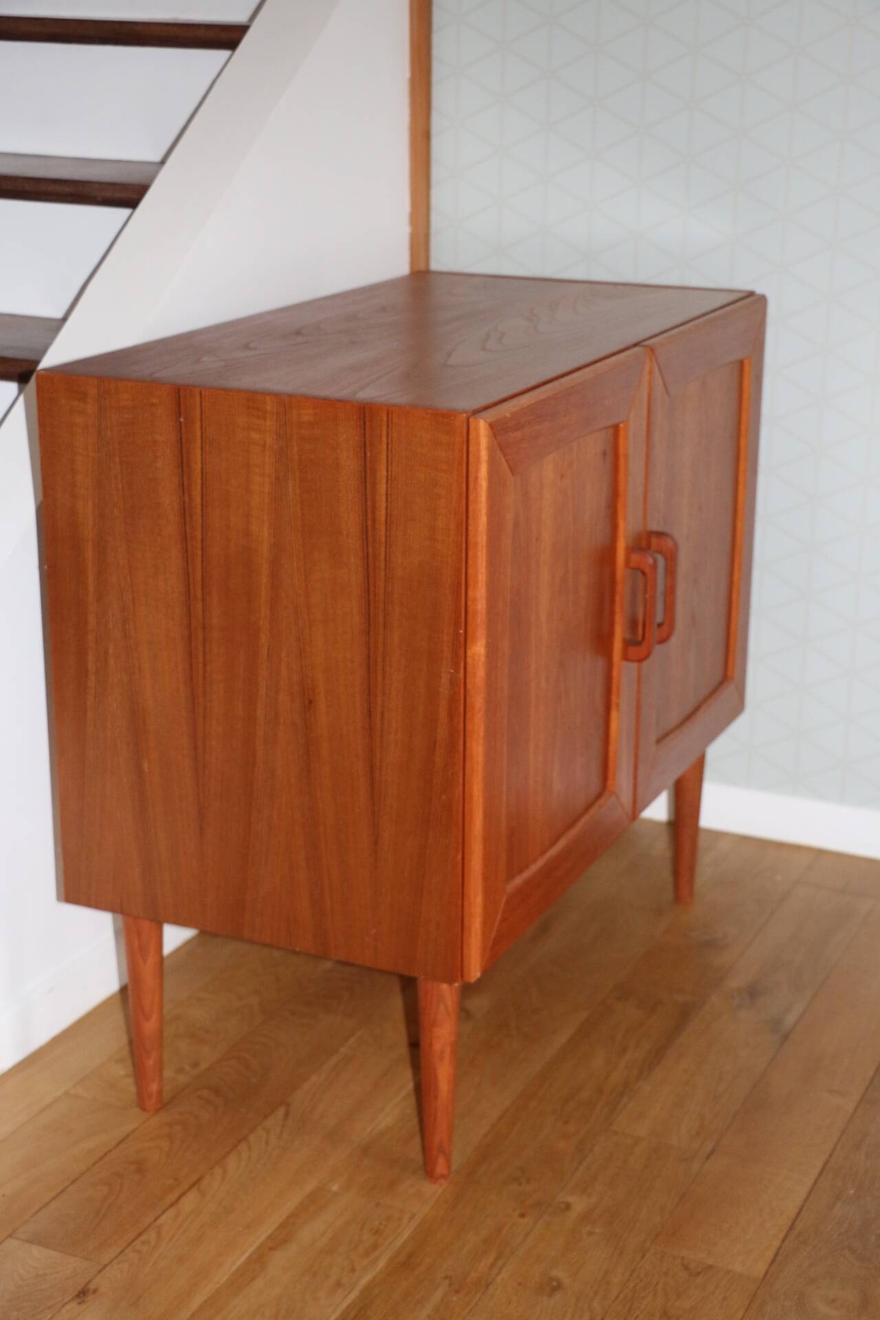 Teak sideboard with 2 doors